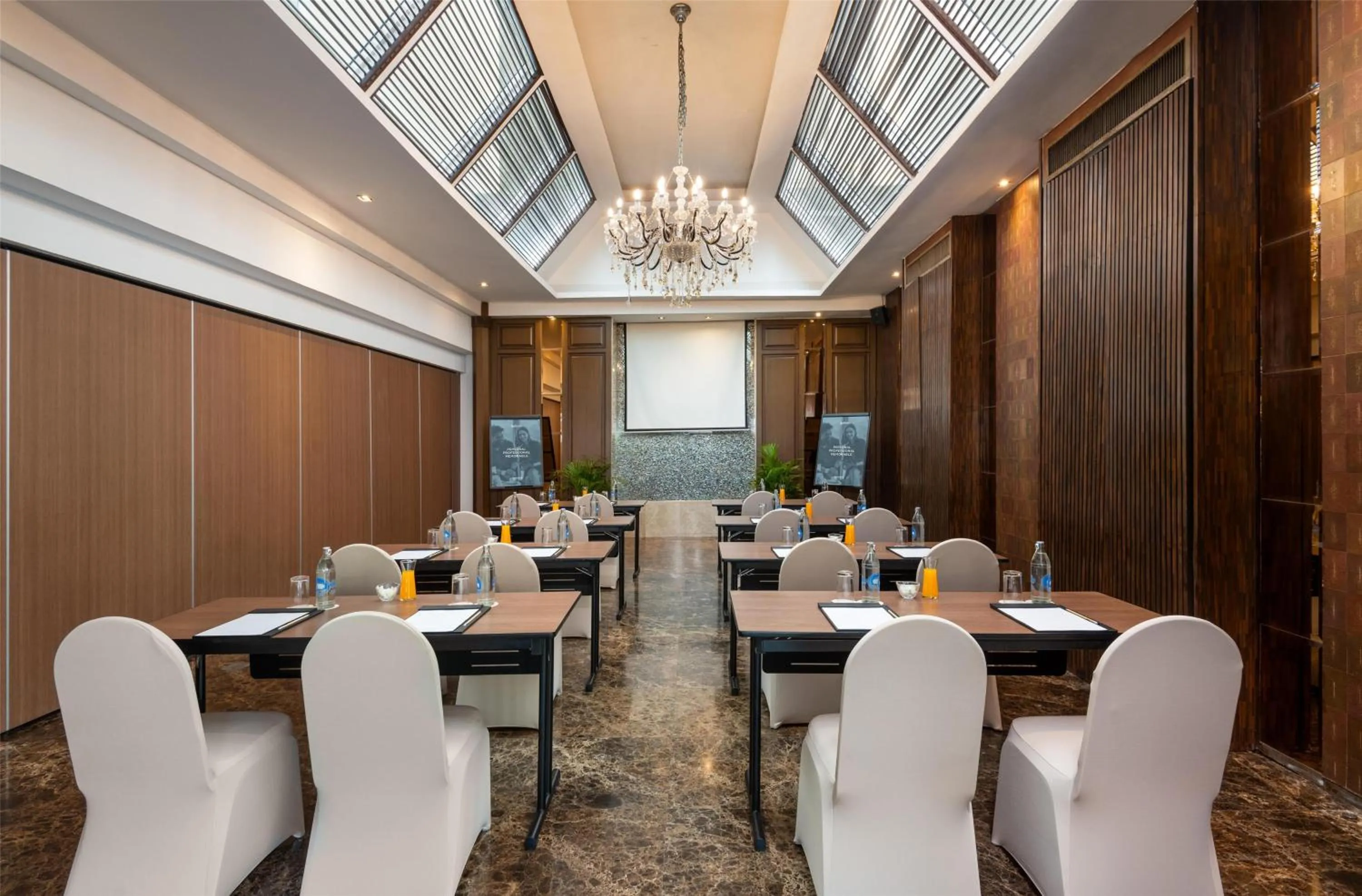 Meeting/conference room in Radisson Suites Bangkok Sukhumvit