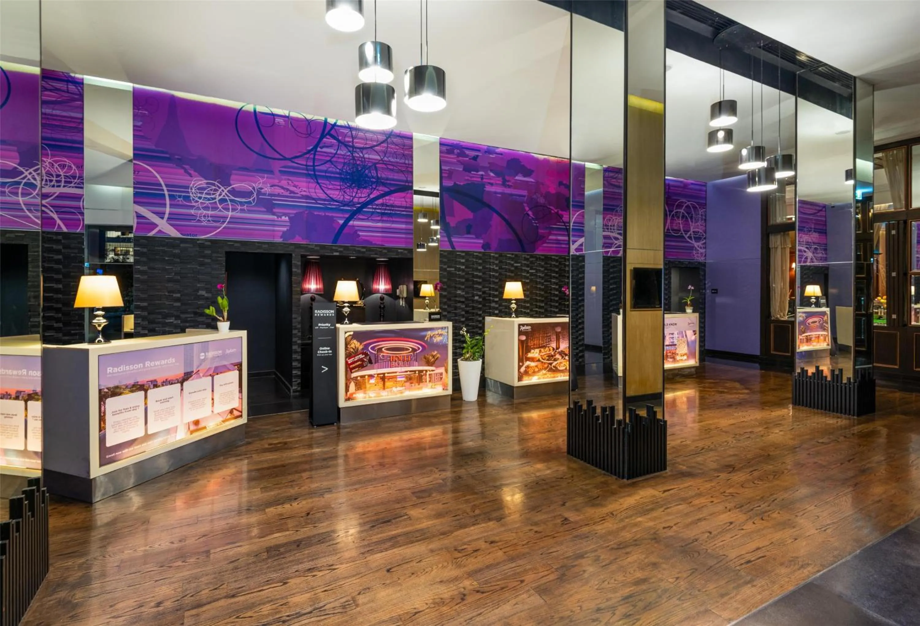 Lobby or reception in Radisson Suites Bangkok Sukhumvit