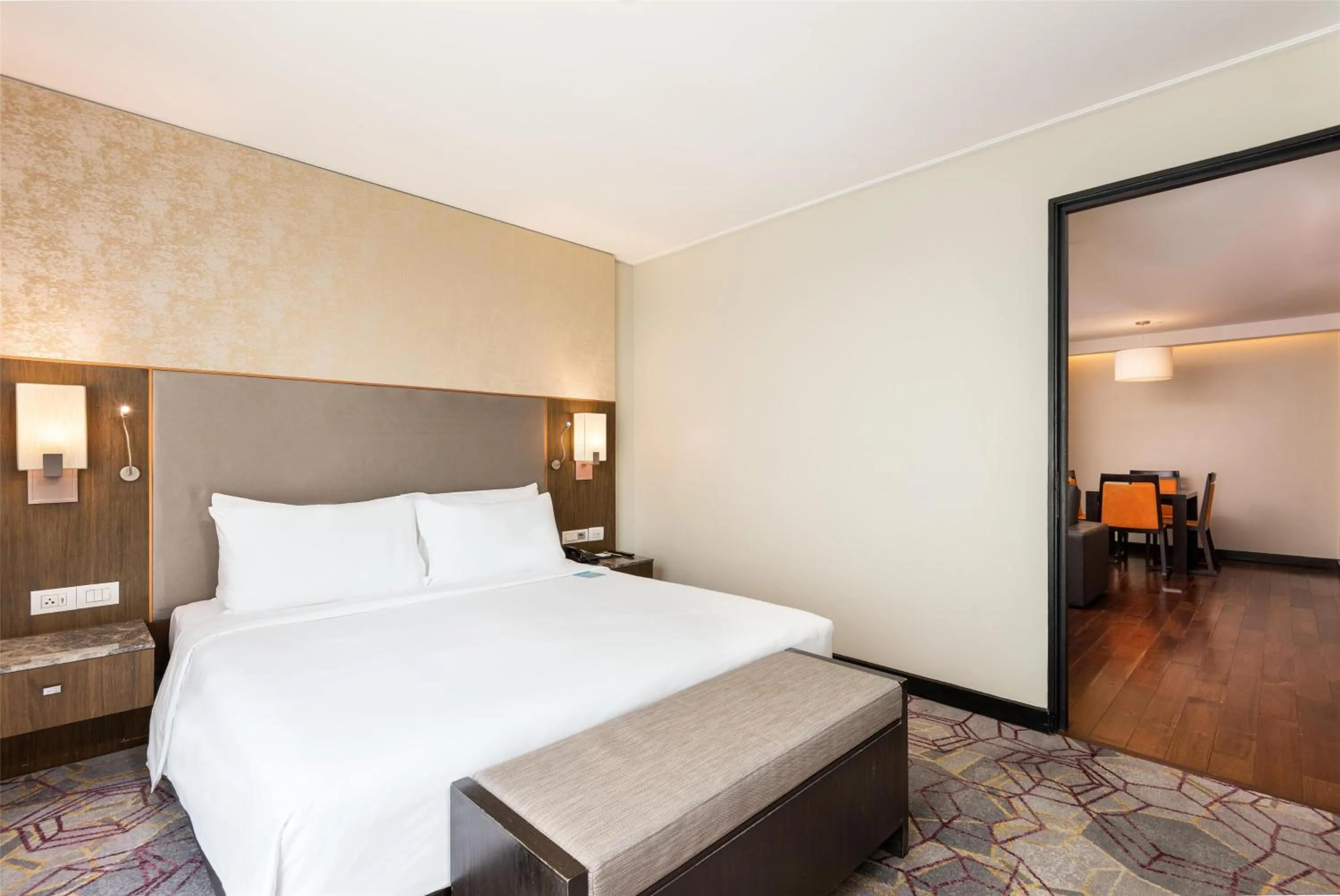 Photo of the whole room, Bed in Radisson Suites Bangkok Sukhumvit