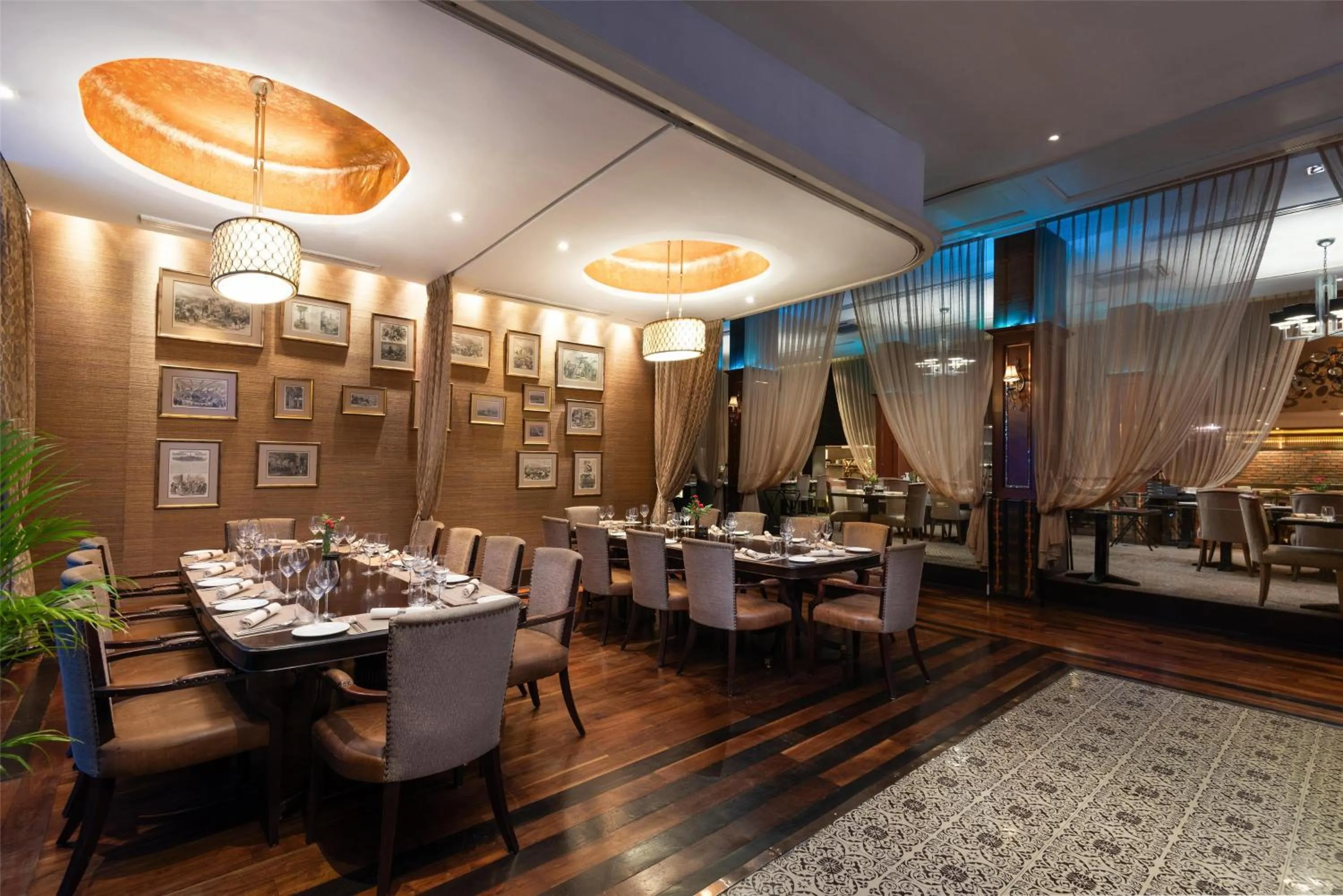 Restaurant/places to eat in Radisson Suites Bangkok Sukhumvit