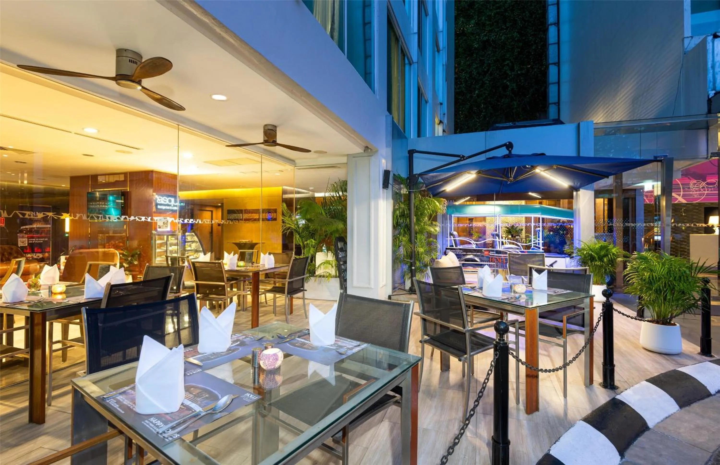Restaurant/places to eat in Radisson Suites Bangkok Sukhumvit