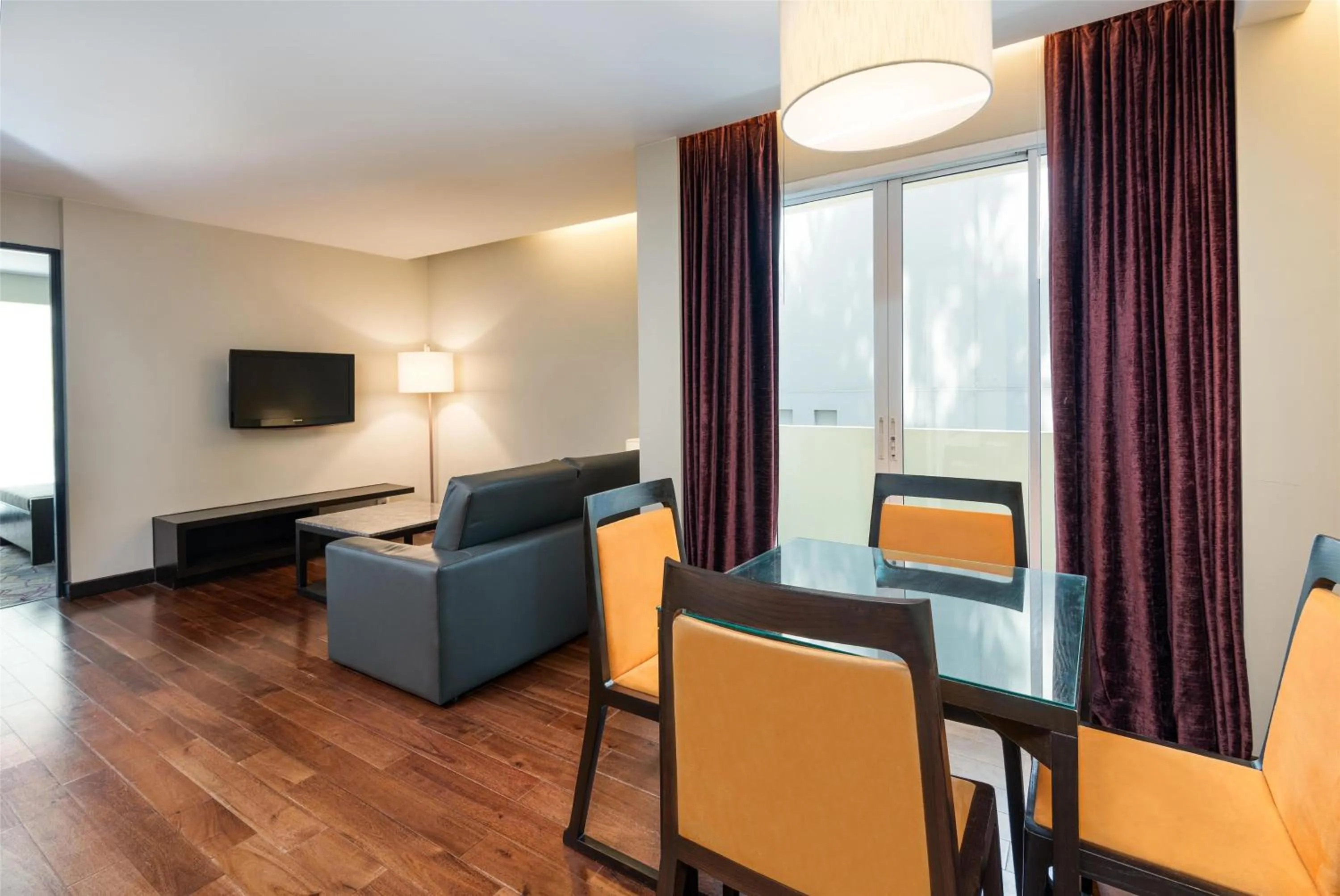 Photo of the whole room in Radisson Suites Bangkok Sukhumvit