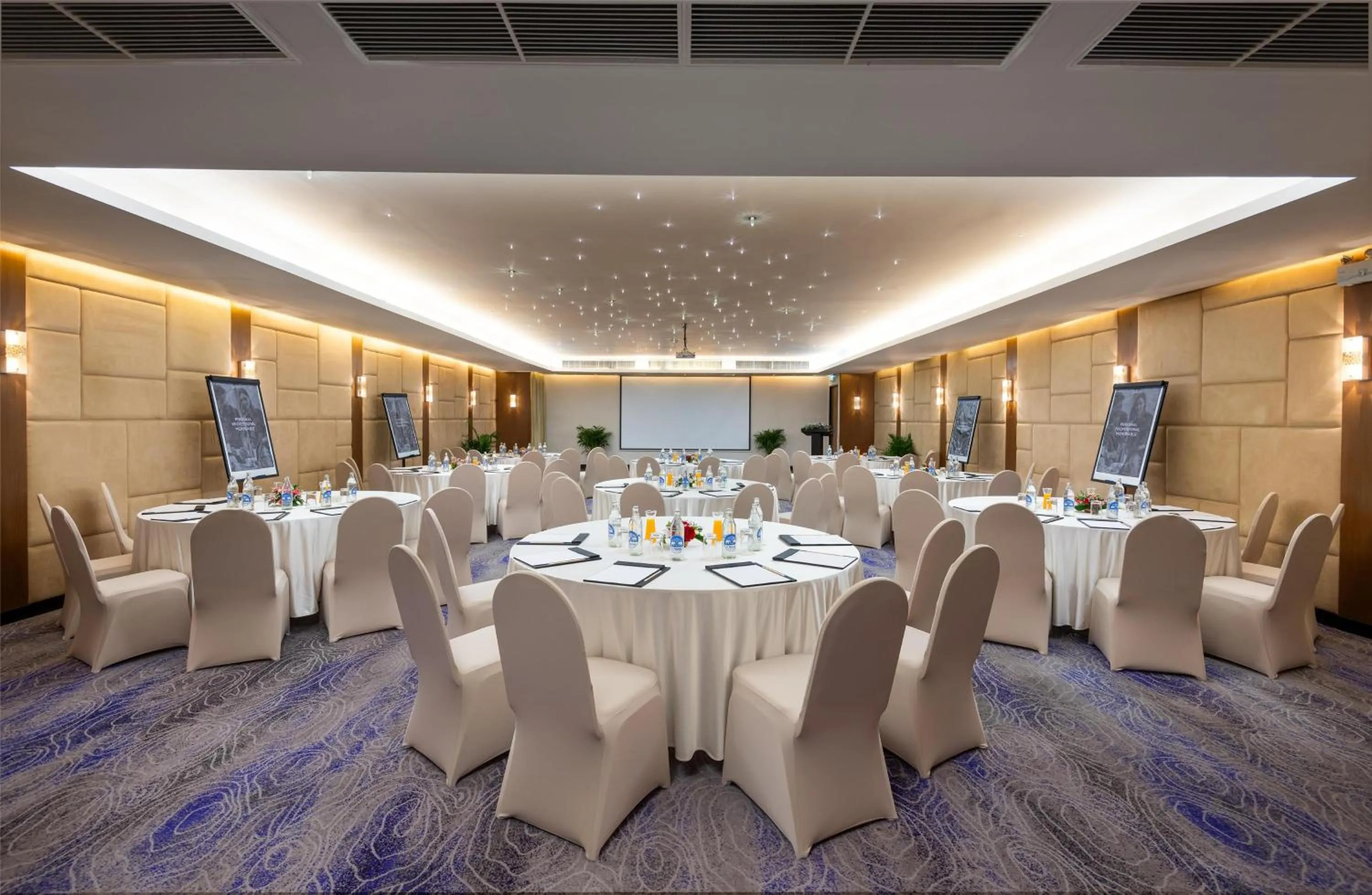 Meeting/conference room in Radisson Suites Bangkok Sukhumvit