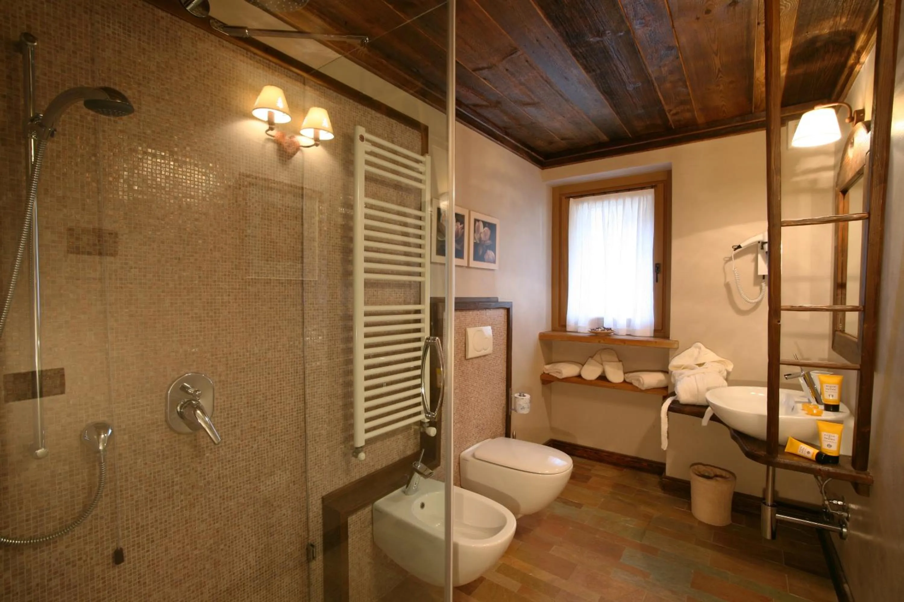 Bathroom in Hotel Letterario Locanda Collomb