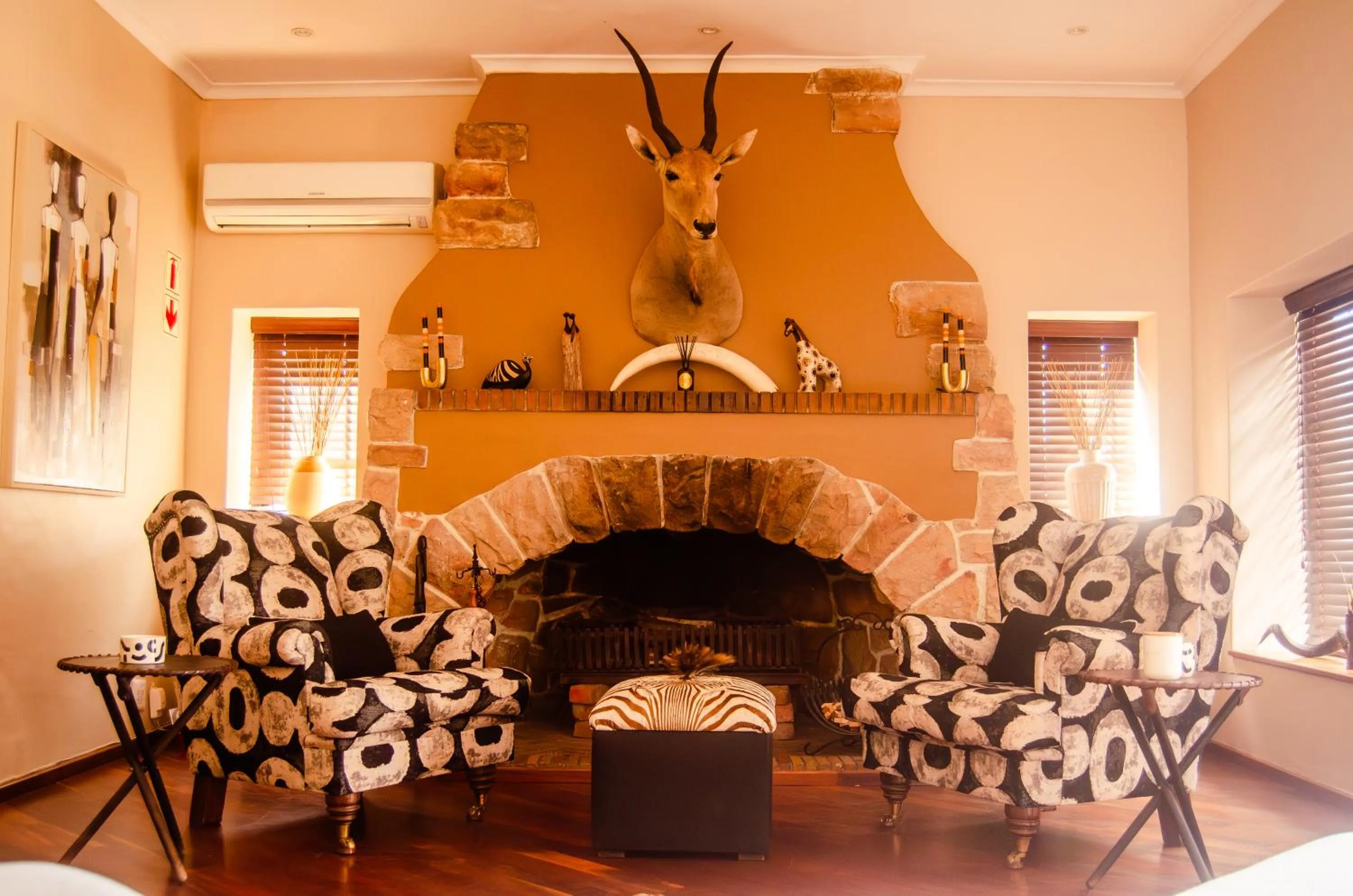 Living room in Ikhaya Safari Lodge