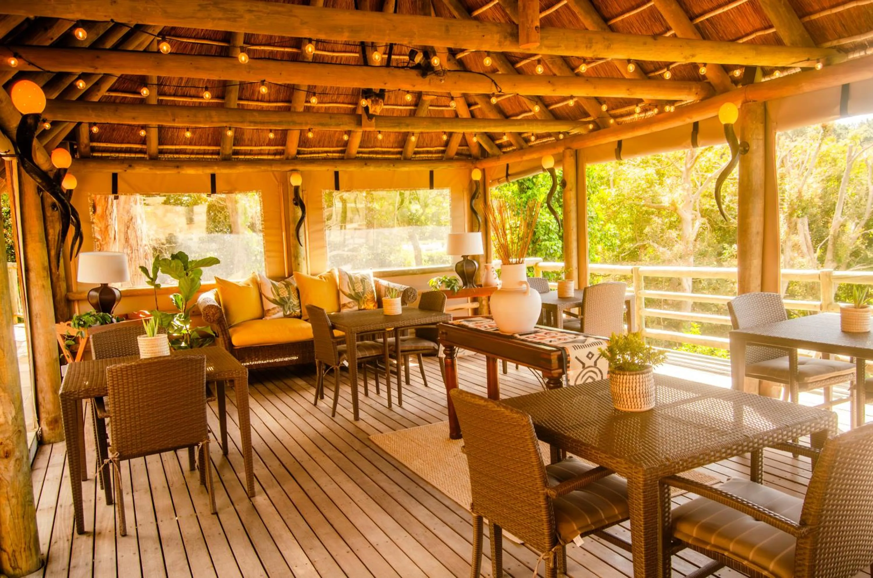 Restaurant/places to eat in Ikhaya Safari Lodge