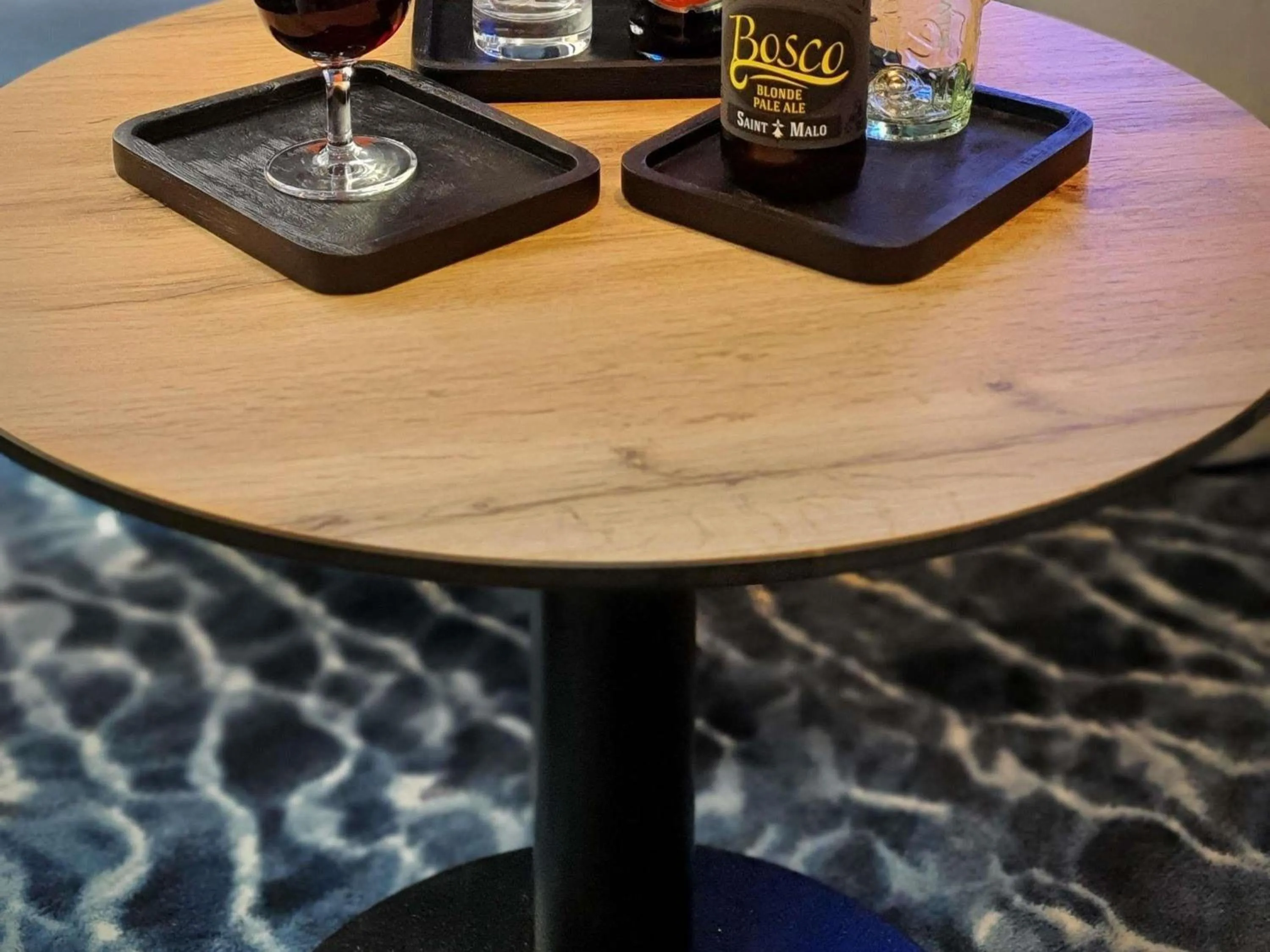 Lounge or bar in ibis Styles Saint Malo Centre Historique
