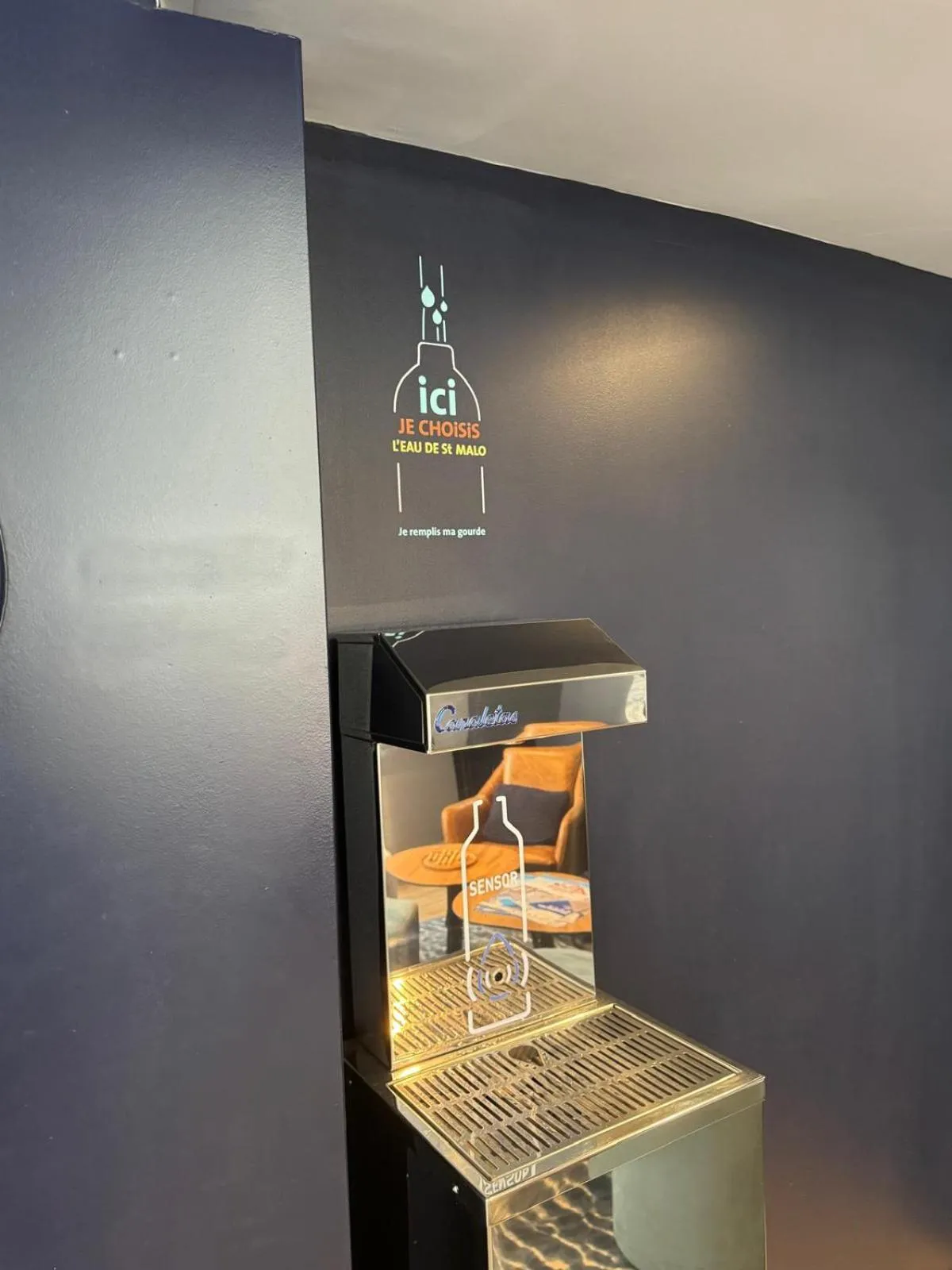 Lounge or bar in ibis Styles Saint Malo Centre Historique