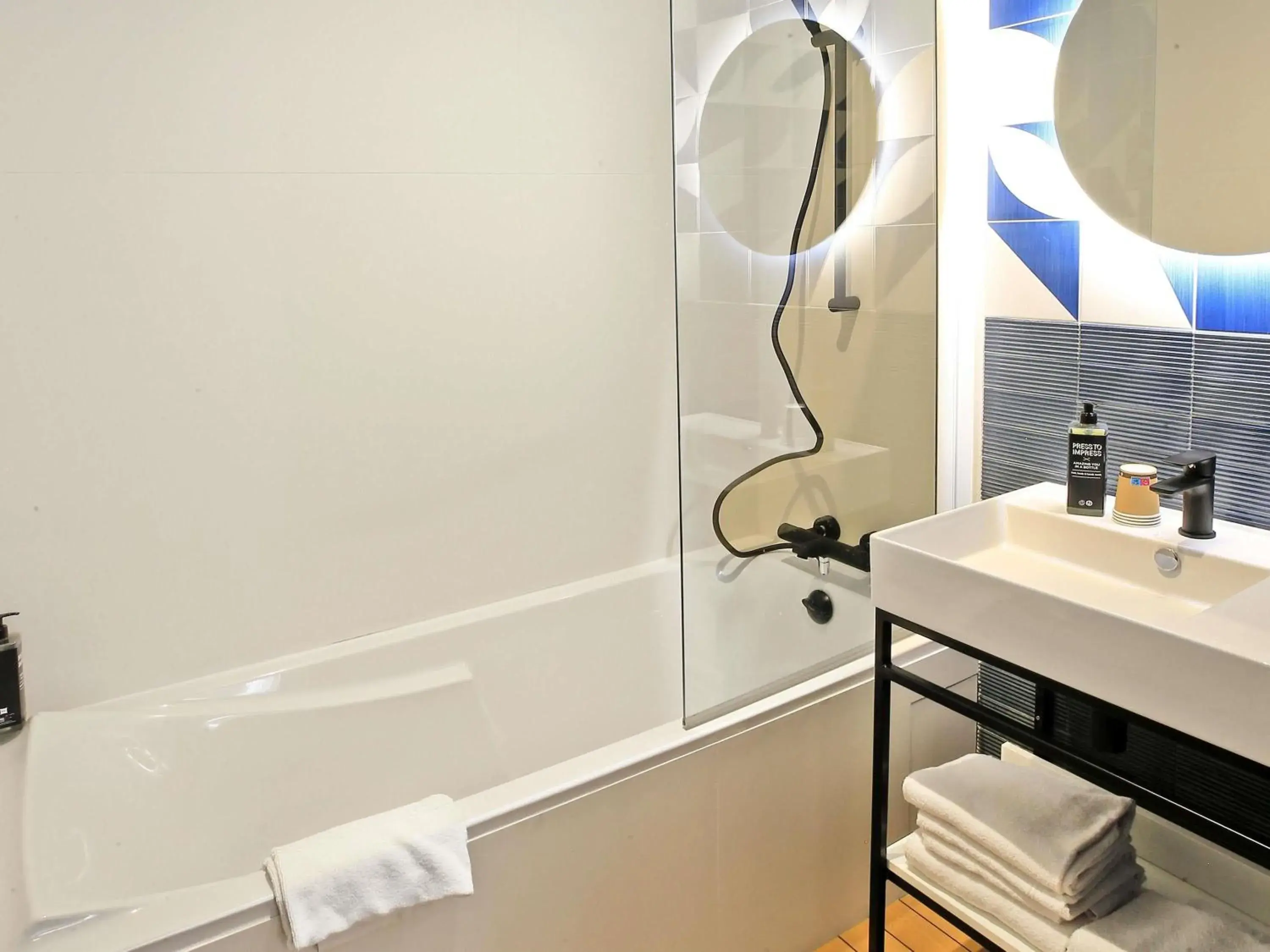 Bedroom in ibis Styles Saint Malo Centre Historique Bedroom in ibis Styles Saint Malo Centre Historique