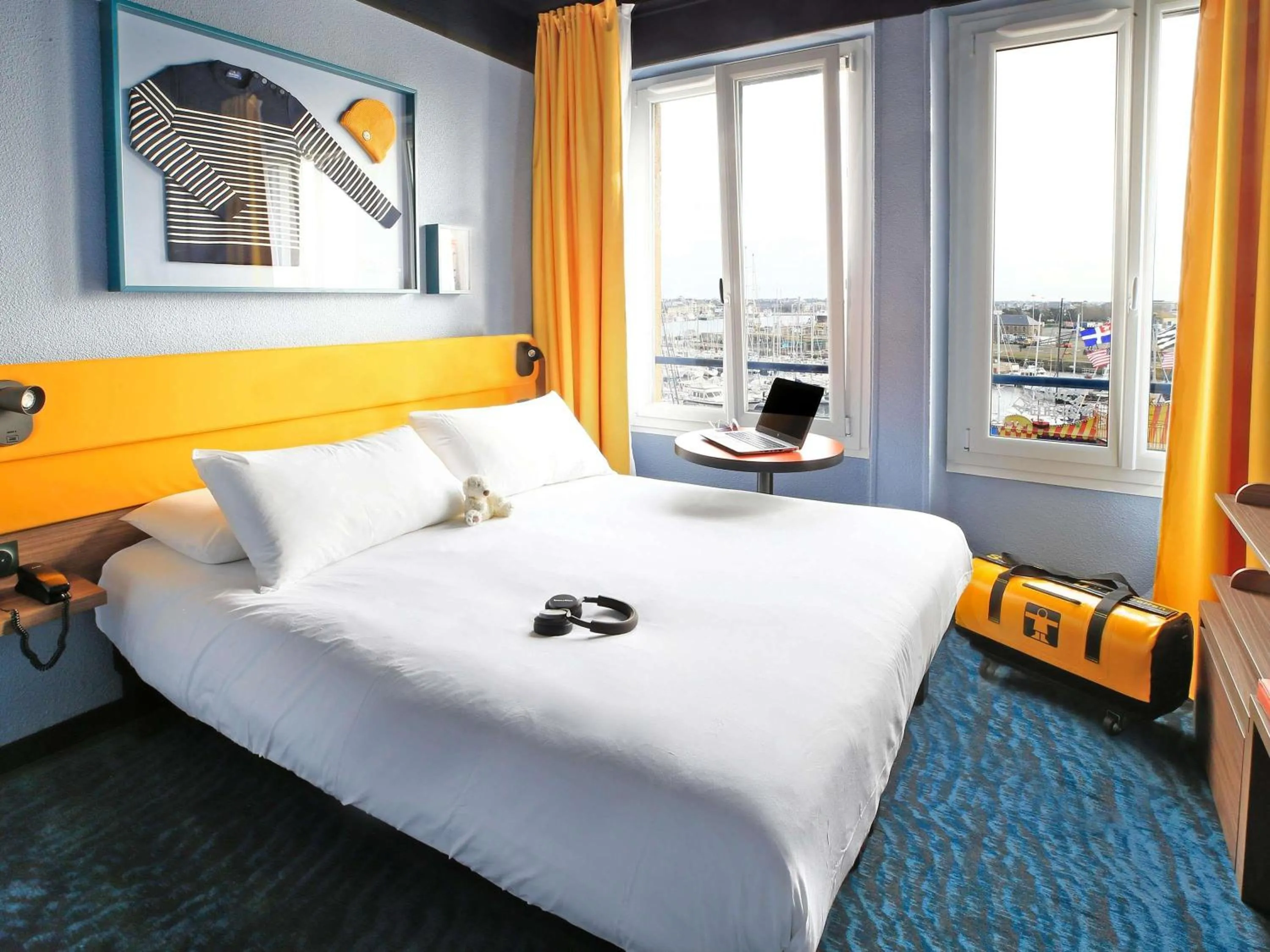 Bedroom, Bed in ibis Styles Saint Malo Centre Historique