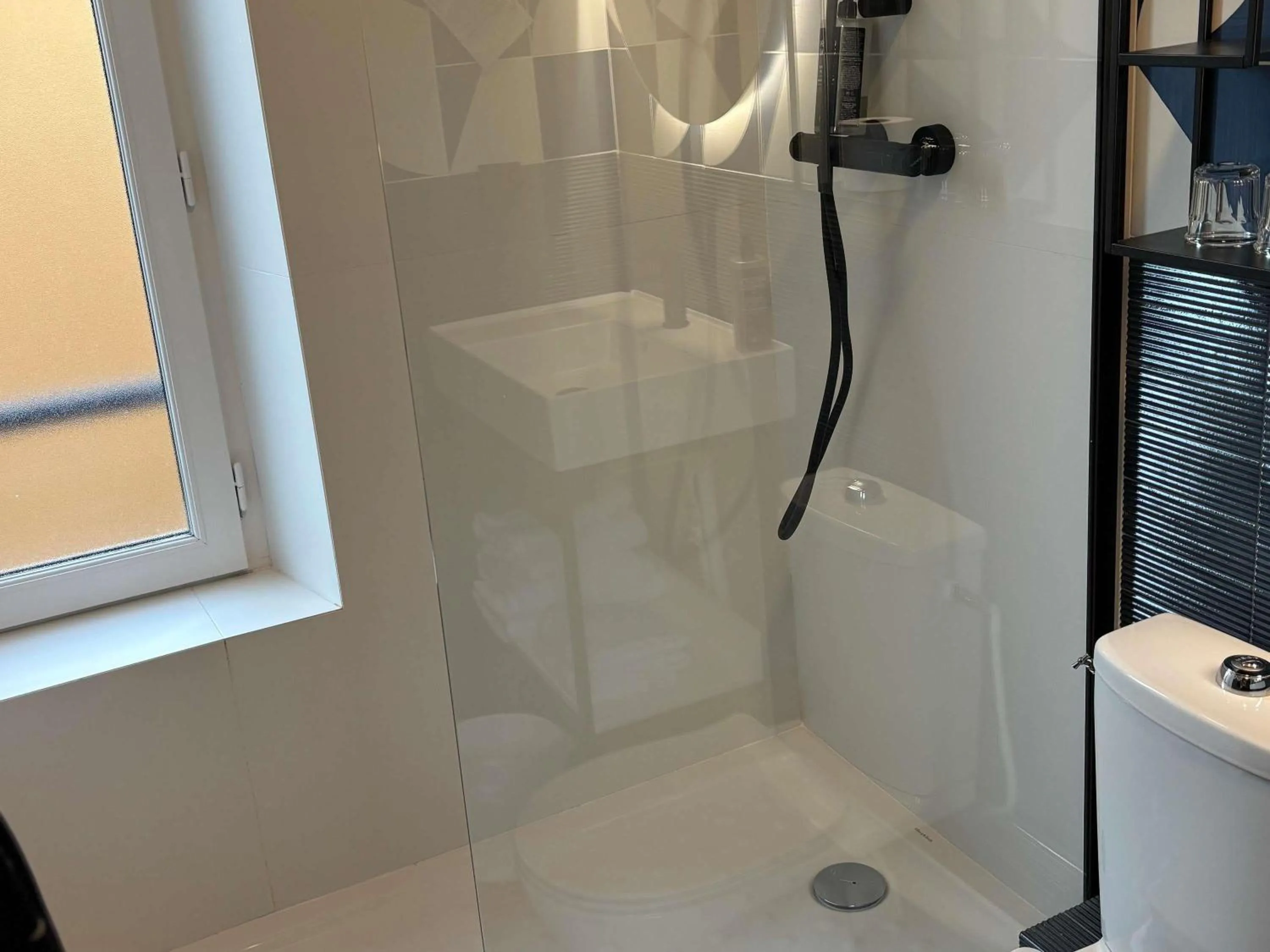 Bedroom in ibis Styles Saint Malo Centre Historique