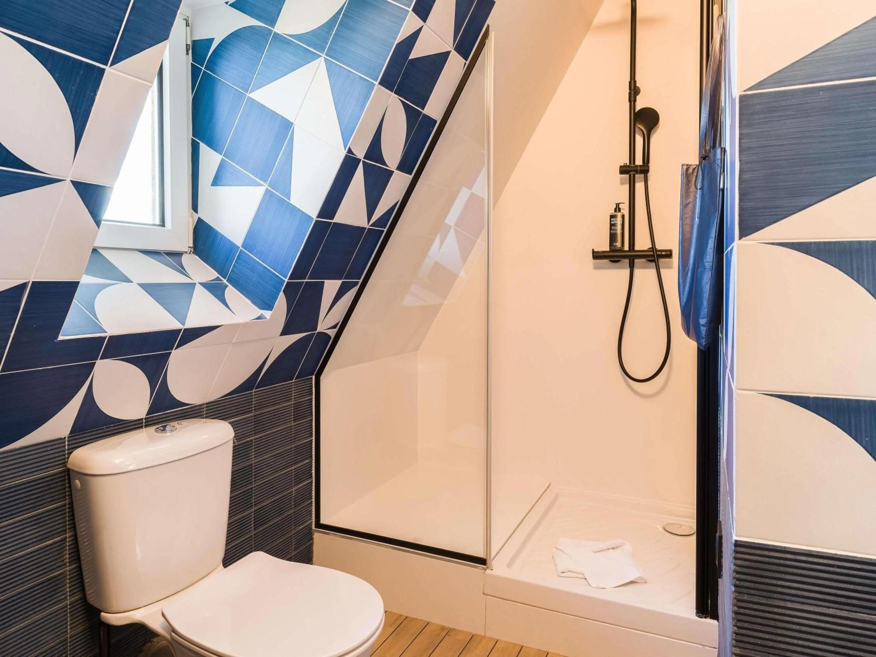 Bedroom in ibis Styles Saint Malo Centre Historique