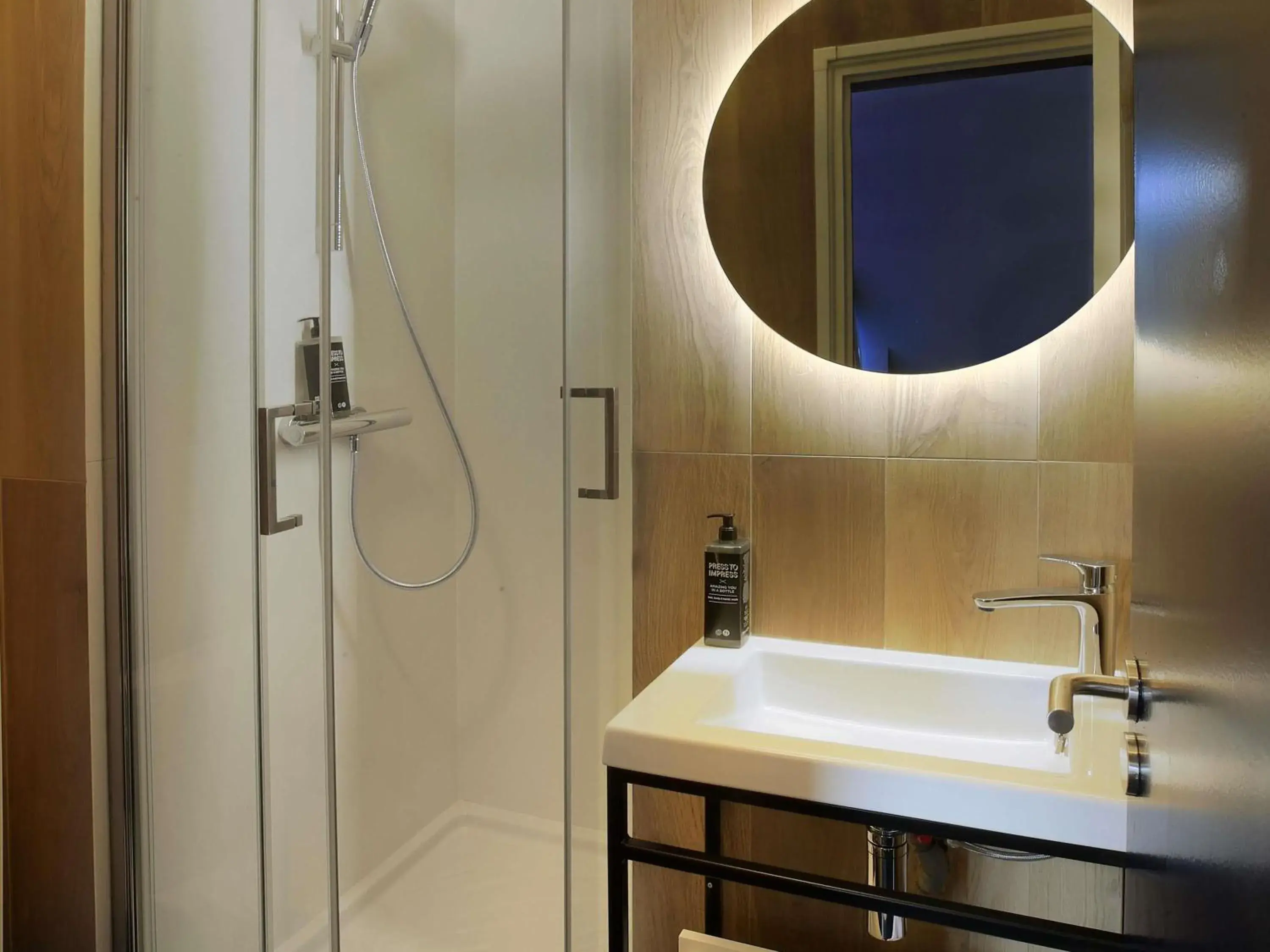 Bedroom in ibis Styles Saint Malo Centre Historique Bedroom in ibis Styles Saint Malo Centre Historique