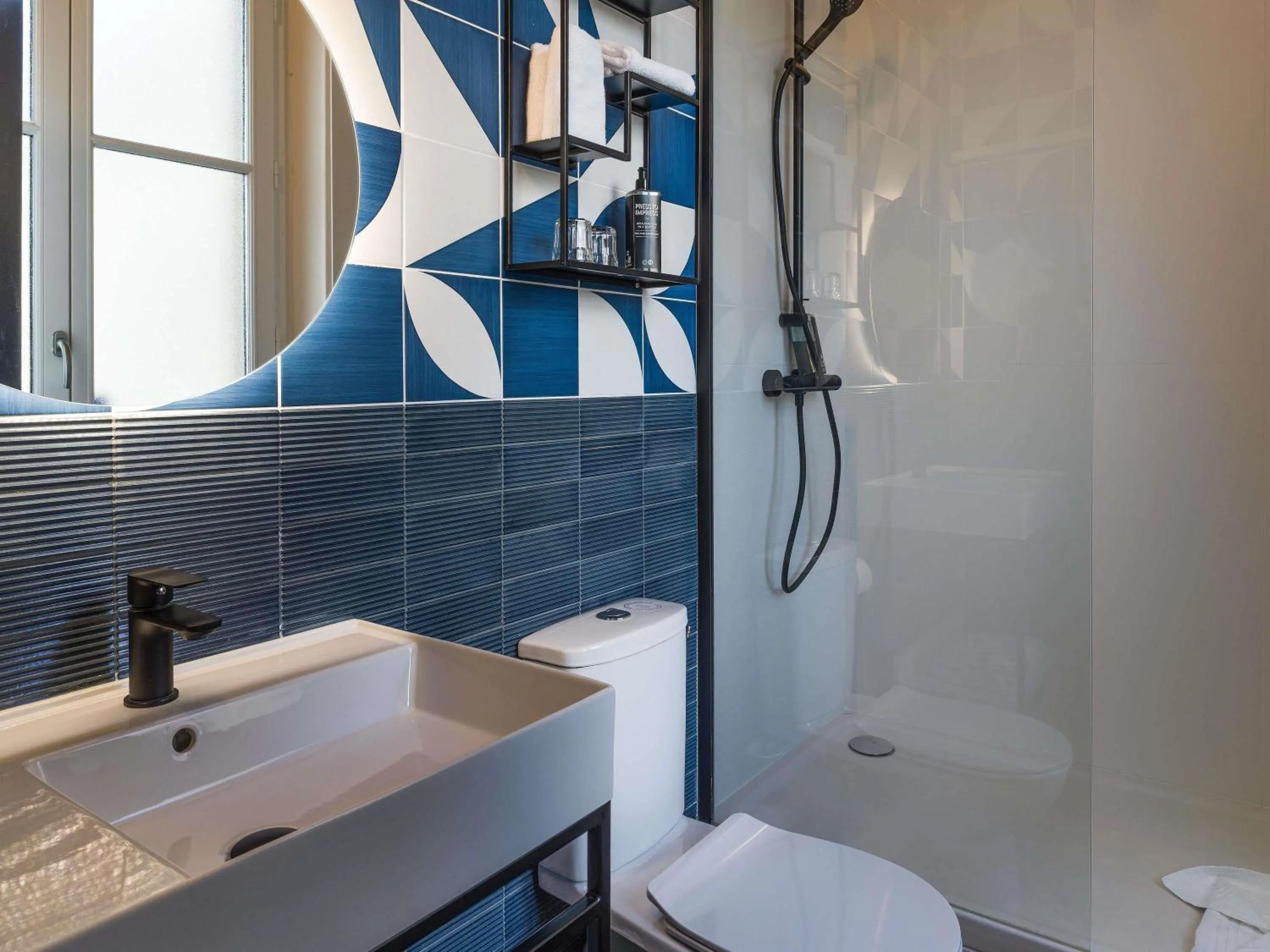 Bedroom in ibis Styles Saint Malo Centre Historique