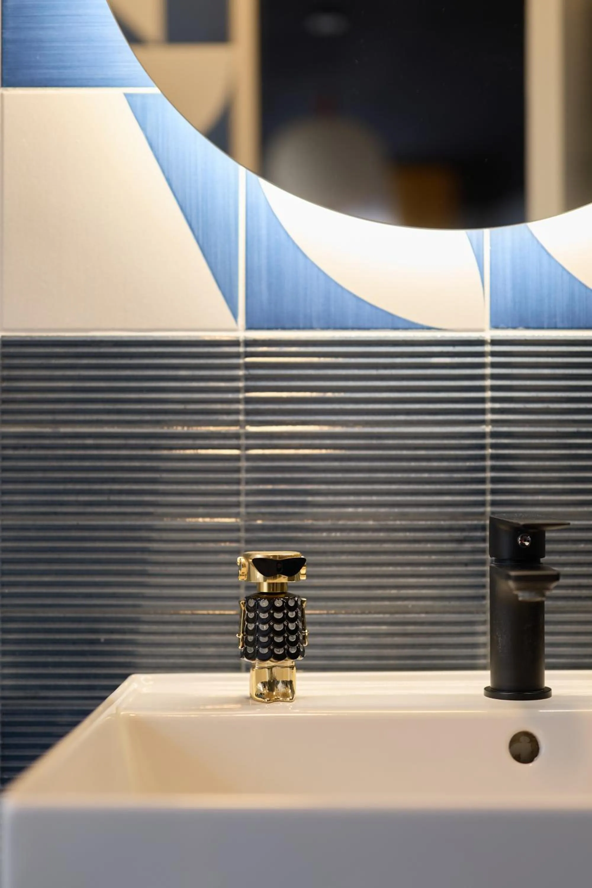 Bathroom in ibis Styles Saint Malo Centre Historique