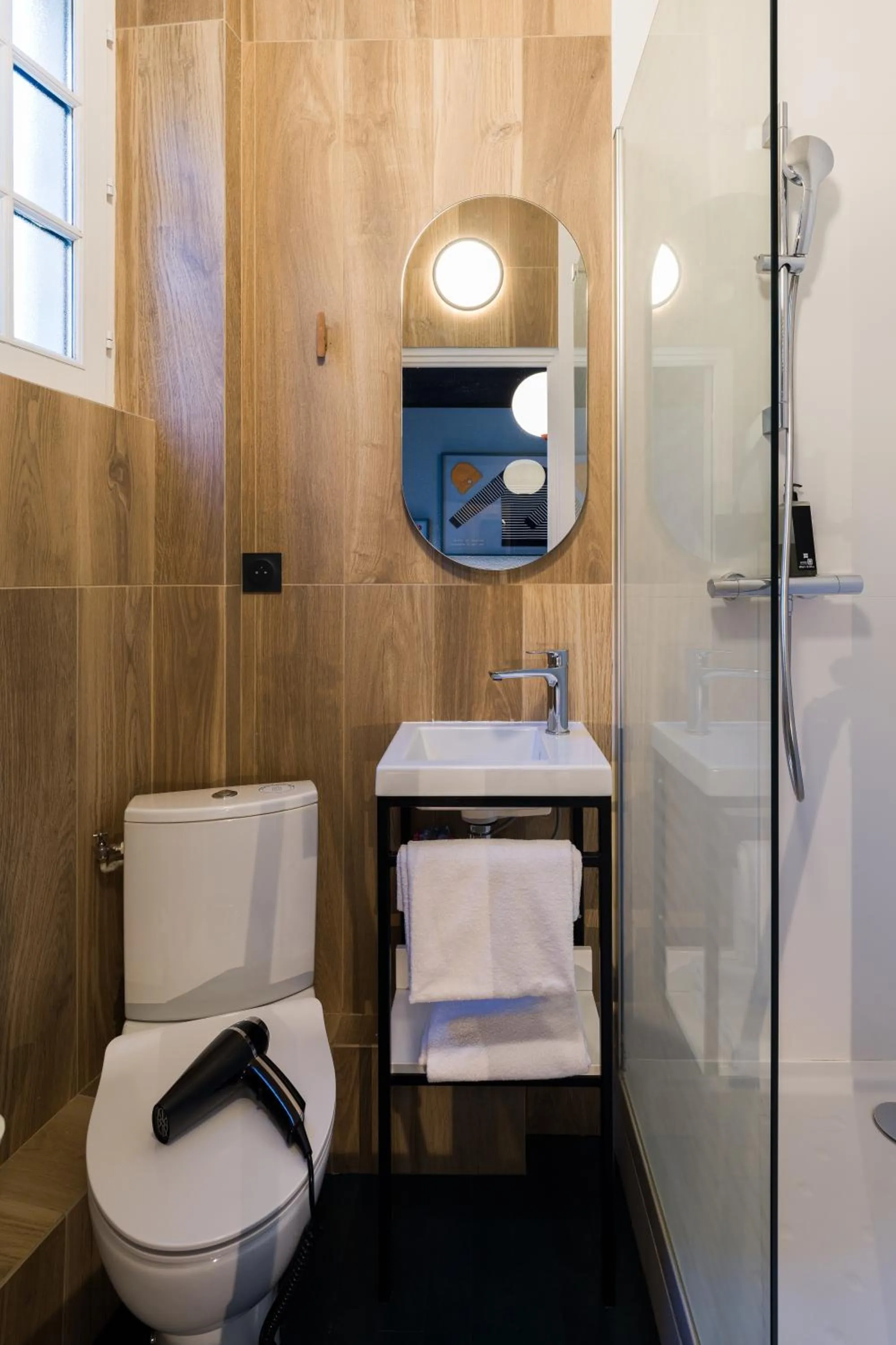 Bathroom in ibis Styles Saint Malo Centre Historique