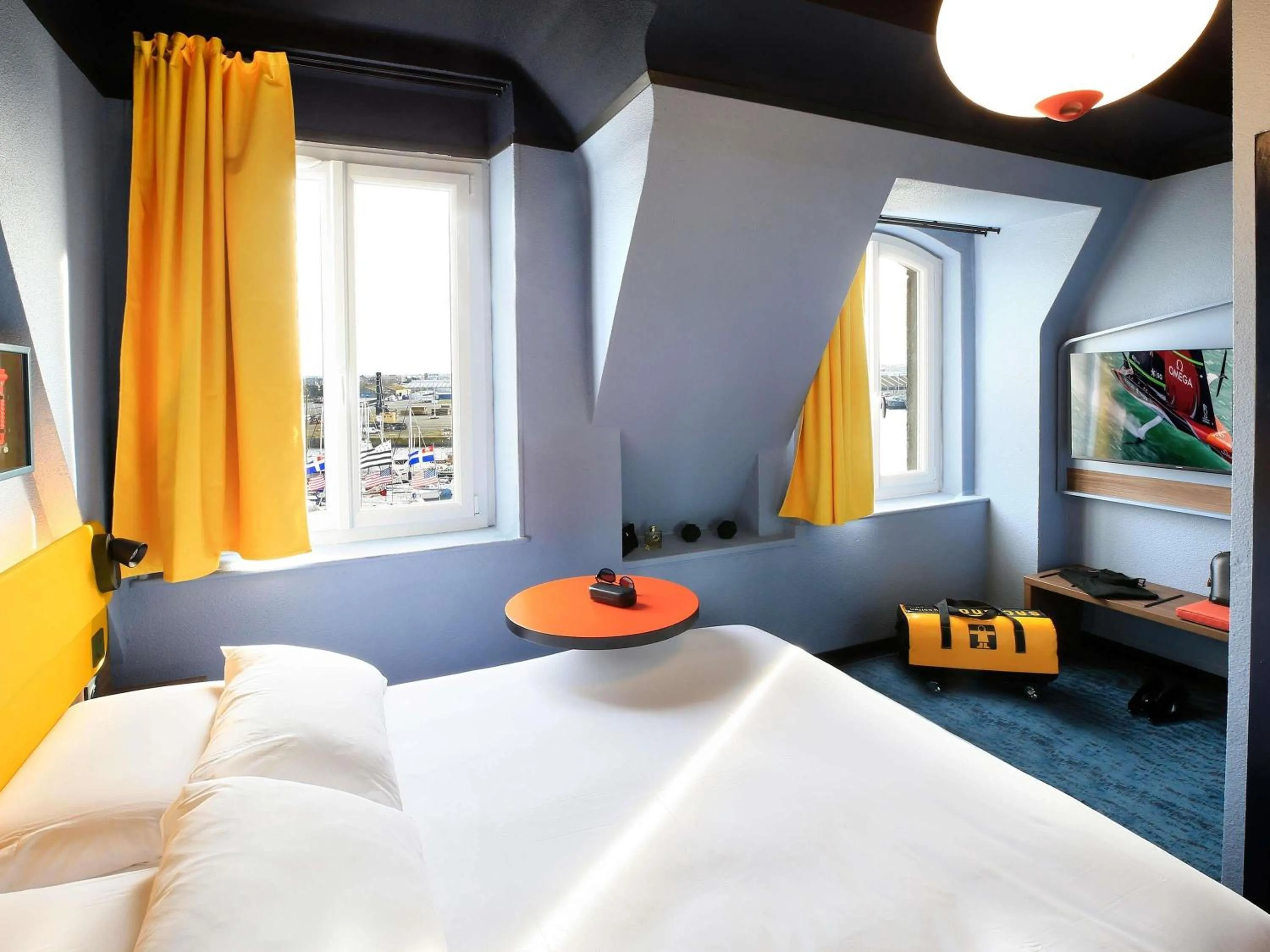 Bedroom, Bed in ibis Styles Saint Malo Centre Historique