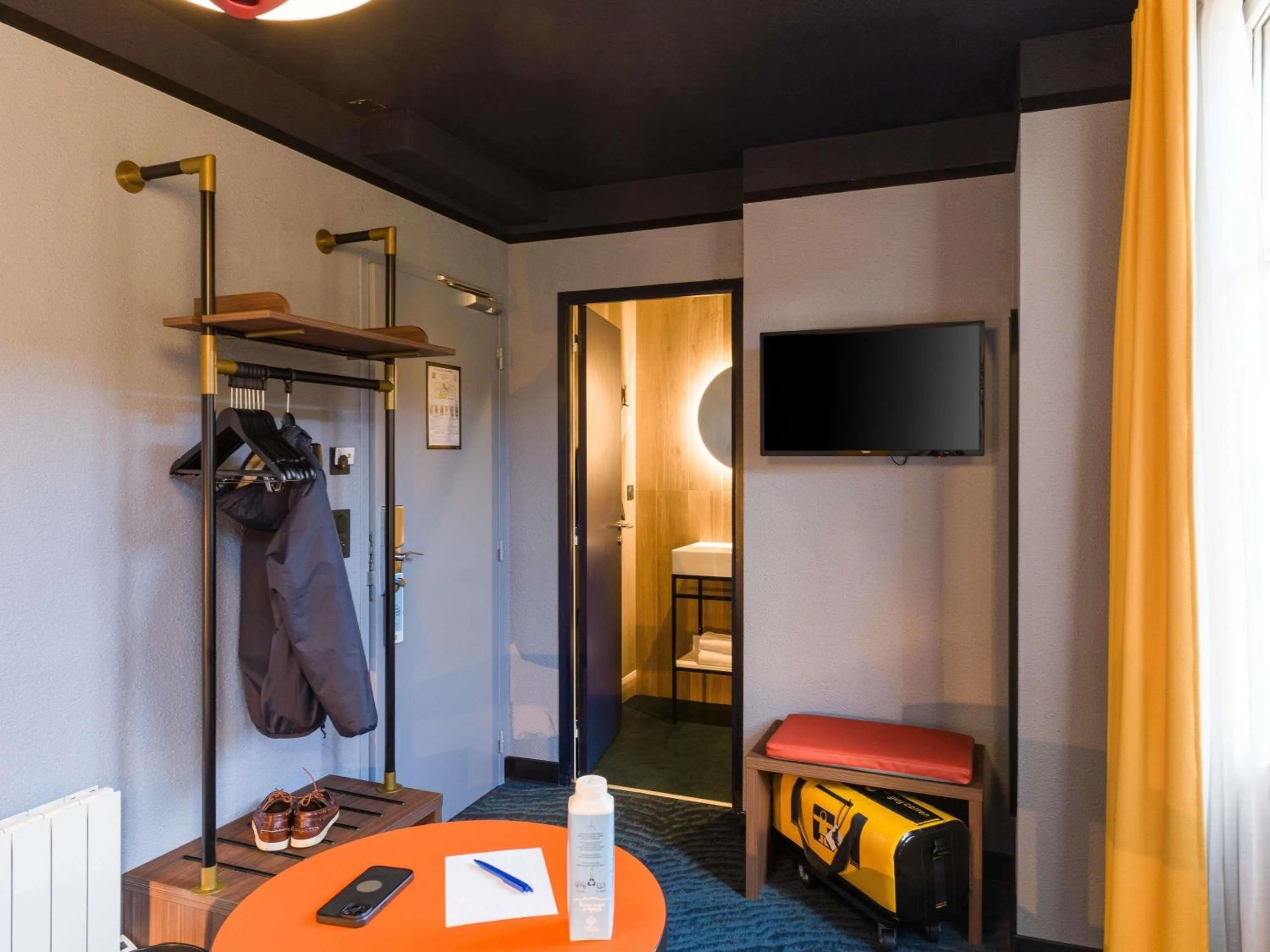 Bedroom in ibis Styles Saint Malo Centre Historique