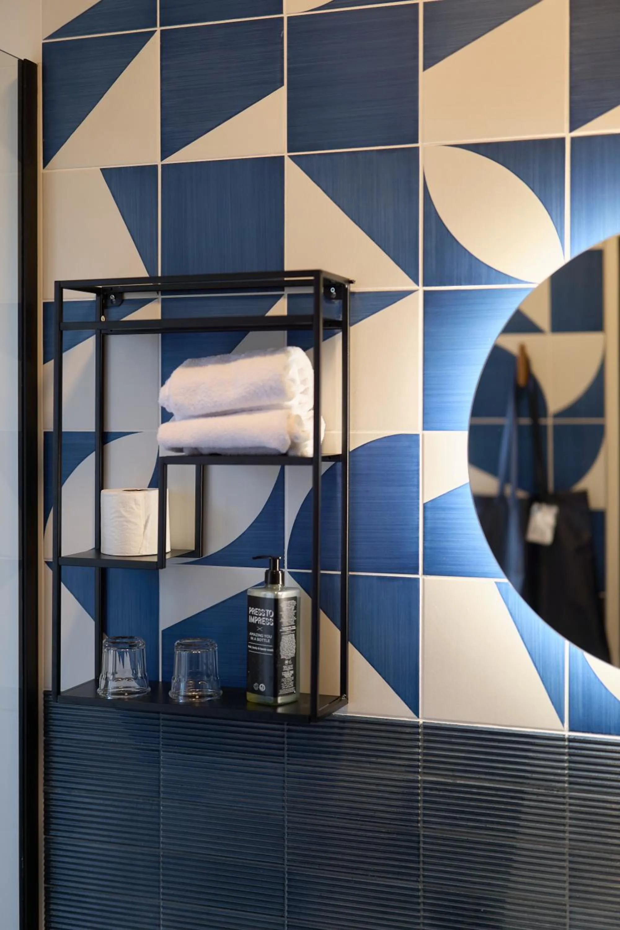 Bathroom, Bed in ibis Styles Saint Malo Centre Historique