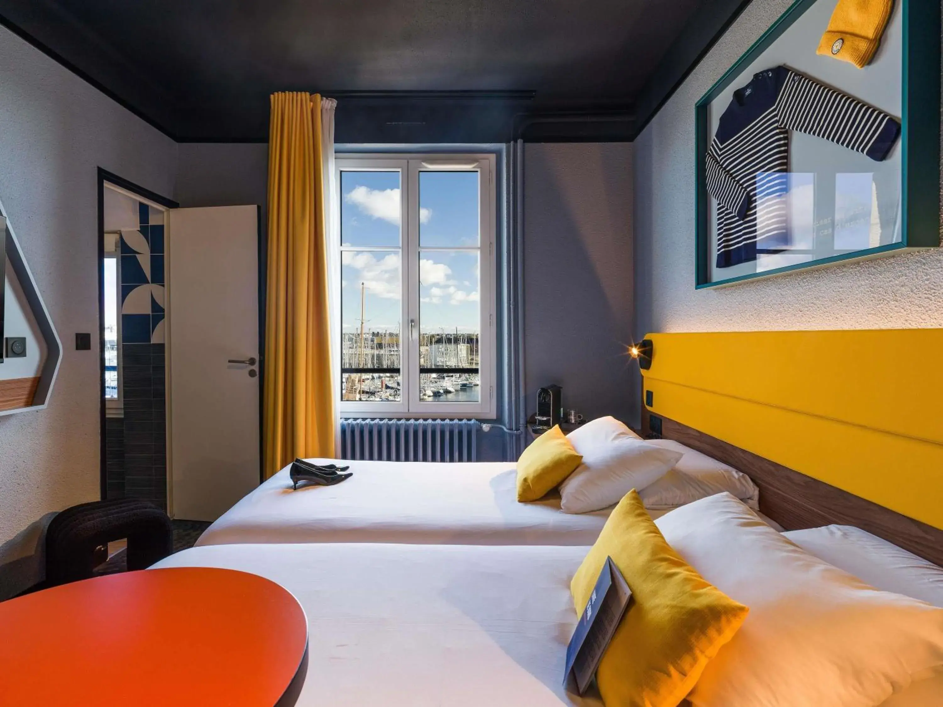 Twin Room with Harbor View in ibis Styles Saint Malo Centre Historique Twin Room with Harbor View in ibis Styles Saint Malo Centre Historique