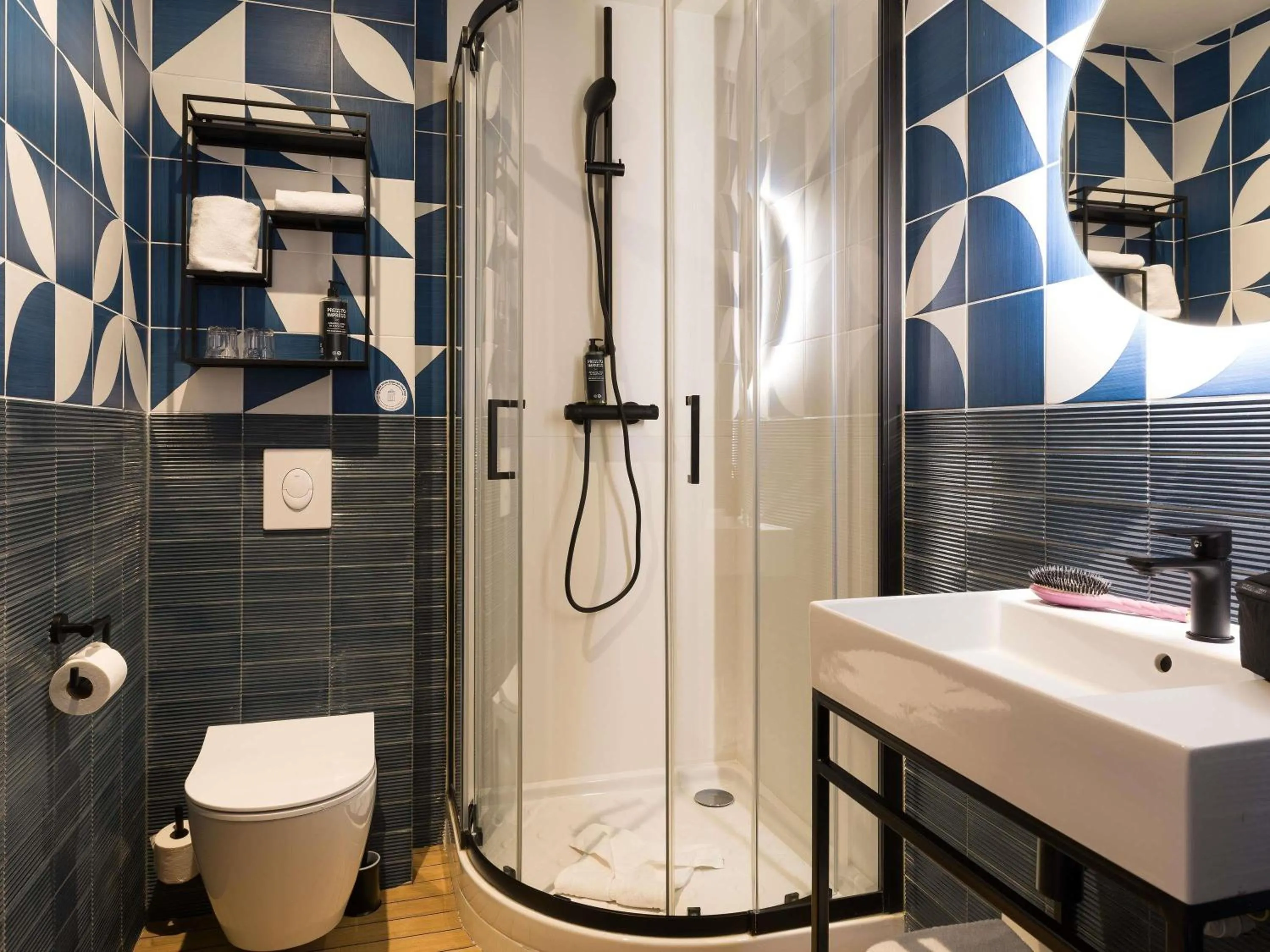 Bedroom in ibis Styles Saint Malo Centre Historique