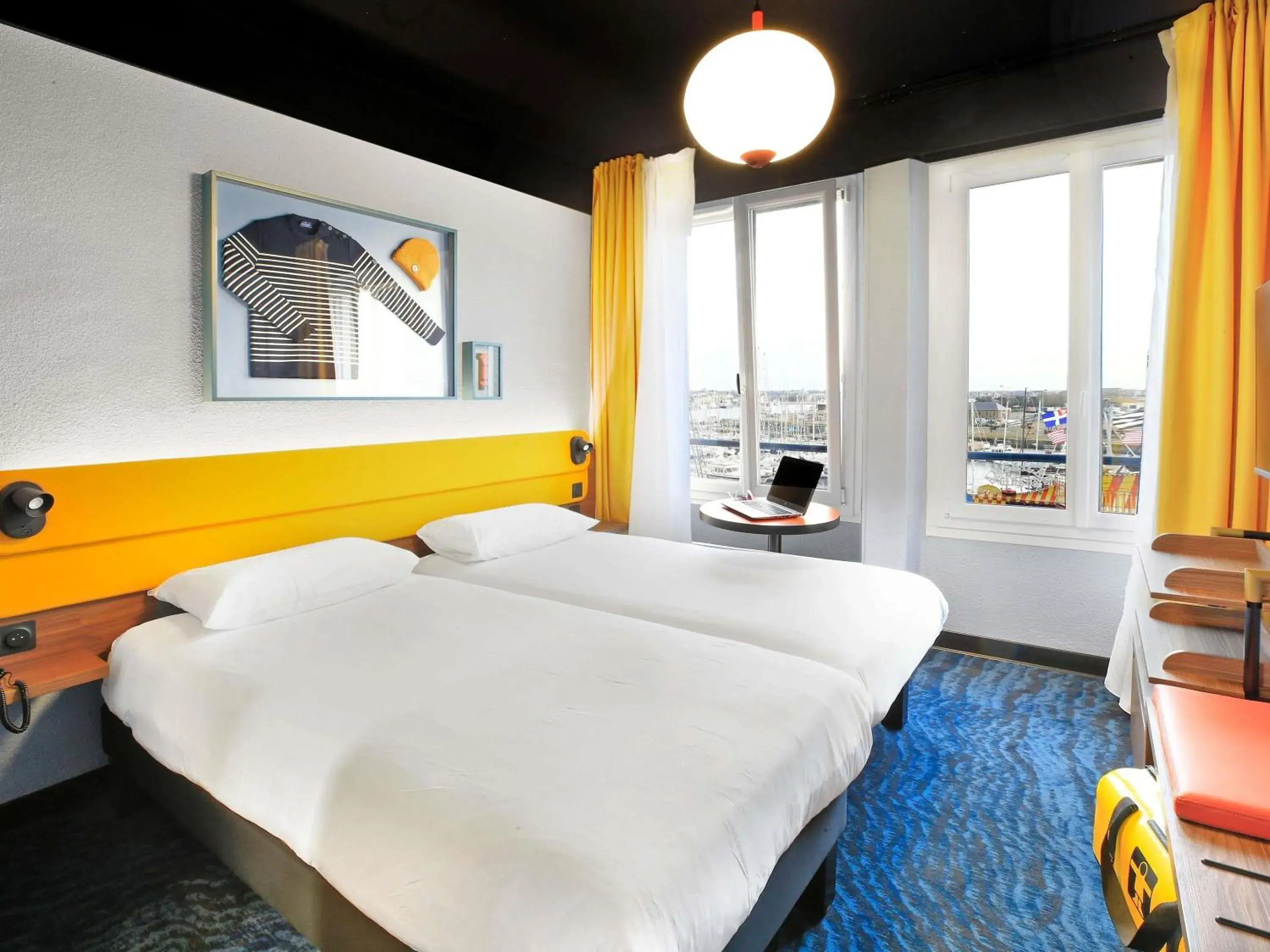 Twin Room with Harbor View in ibis Styles Saint Malo Centre Historique Twin Room with Harbor View in ibis Styles Saint Malo Centre Historique