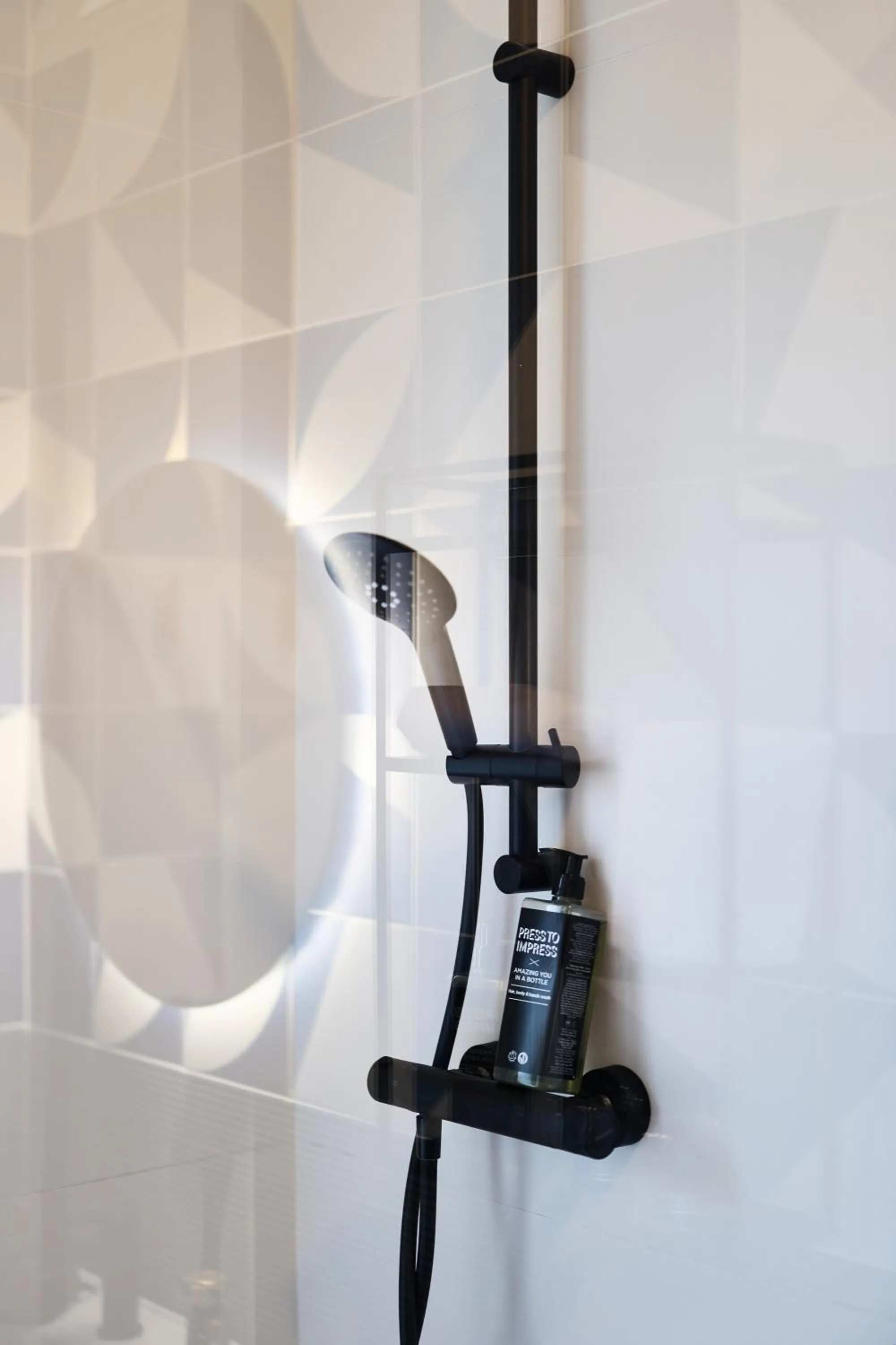 Shower in ibis Styles Saint Malo Centre Historique