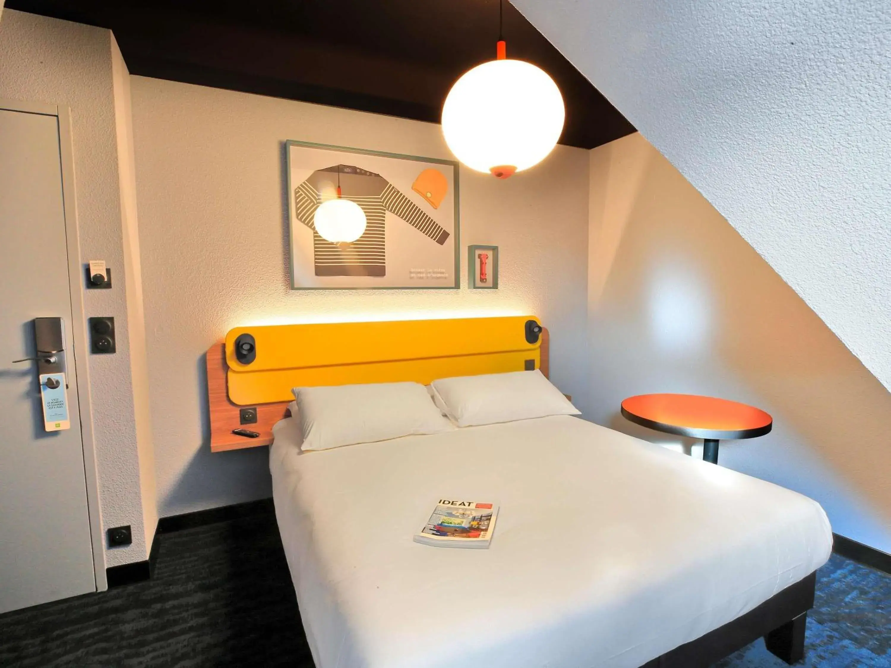 Bedroom, Bed in ibis Styles Saint Malo Centre Historique Bedroom, Bed in ibis Styles Saint Malo Centre Historique