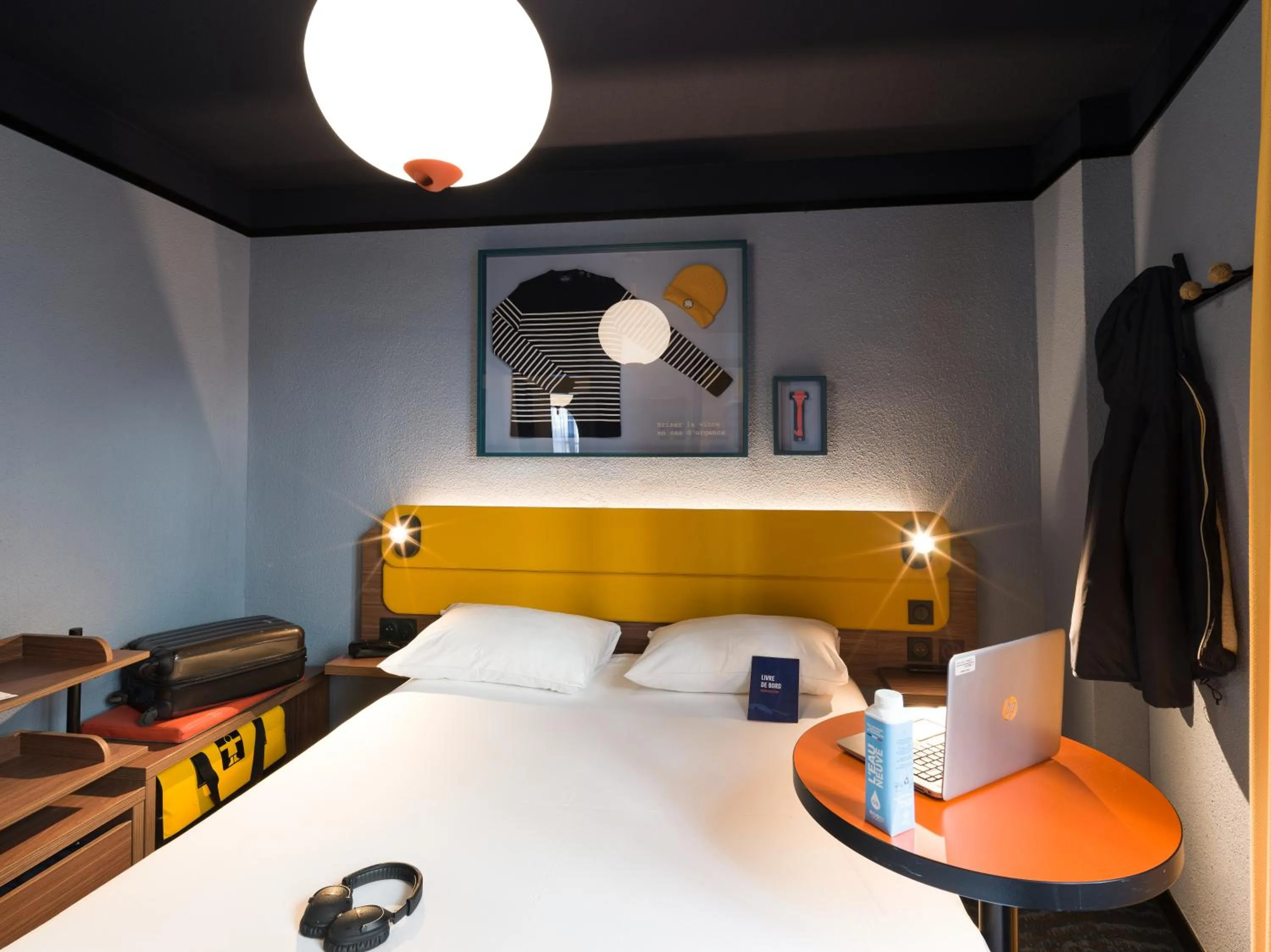 Photo of the whole room, Bed in ibis Styles Saint Malo Centre Historique