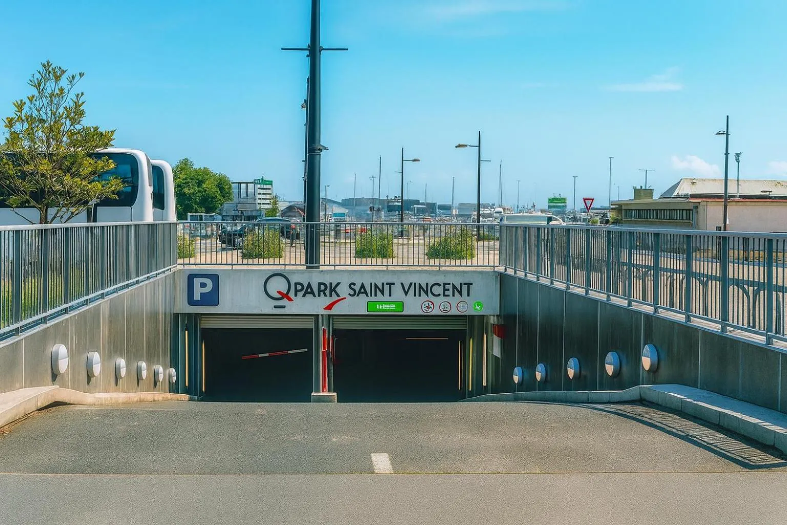 Parking in ibis Styles Saint Malo Centre Historique