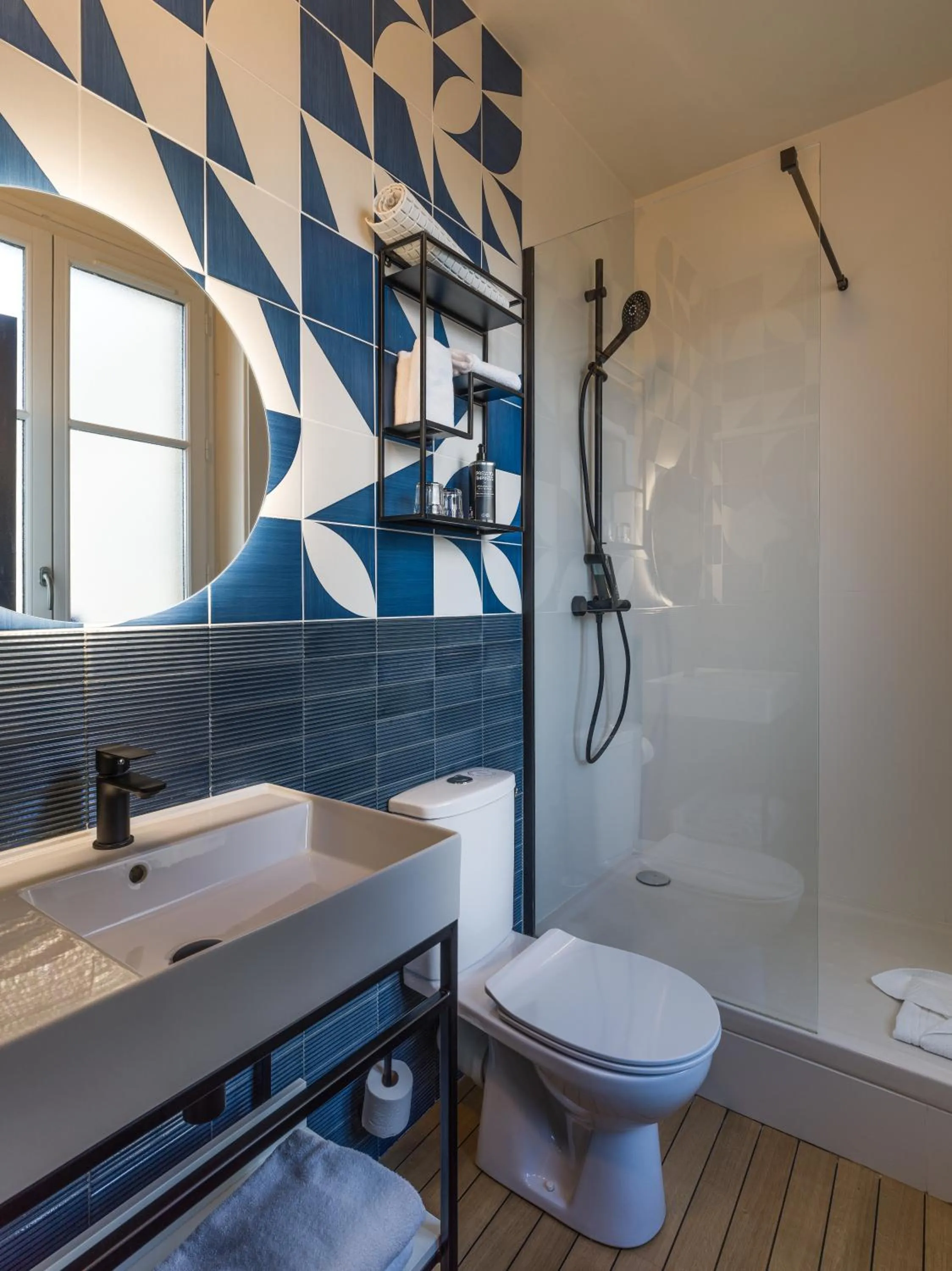 Bathroom in ibis Styles Saint Malo Centre Historique