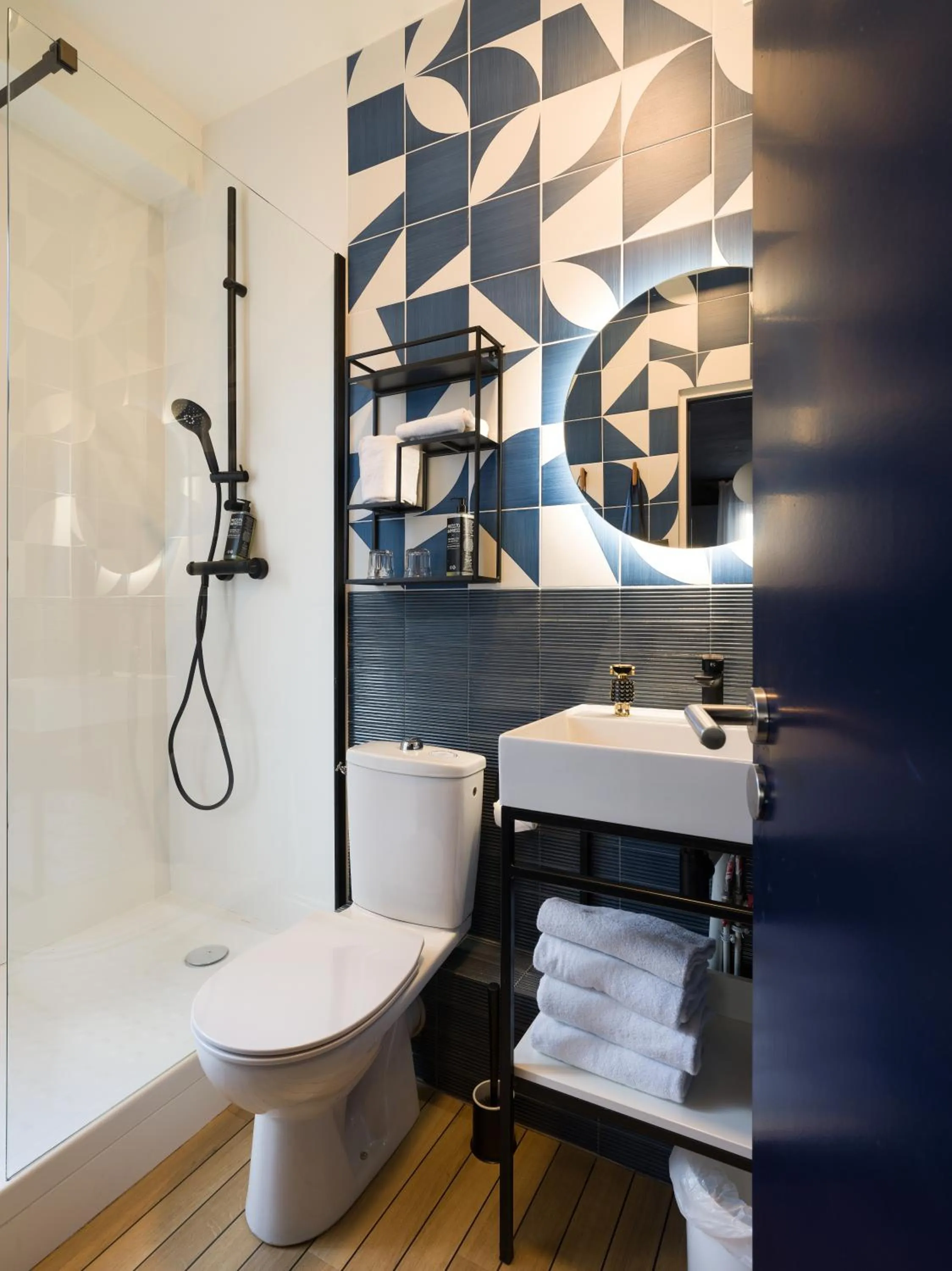 Bathroom in ibis Styles Saint Malo Centre Historique