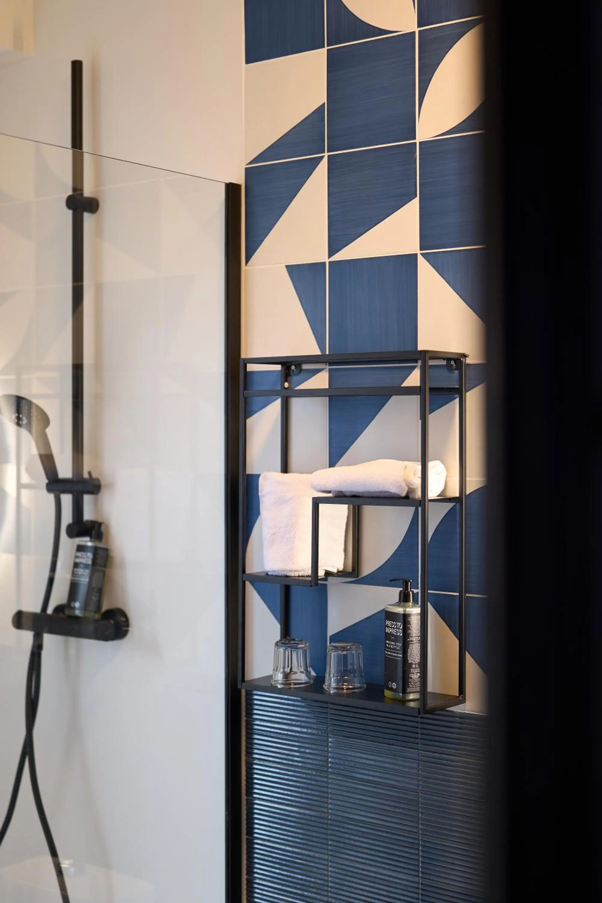 Shower in ibis Styles Saint Malo Centre Historique