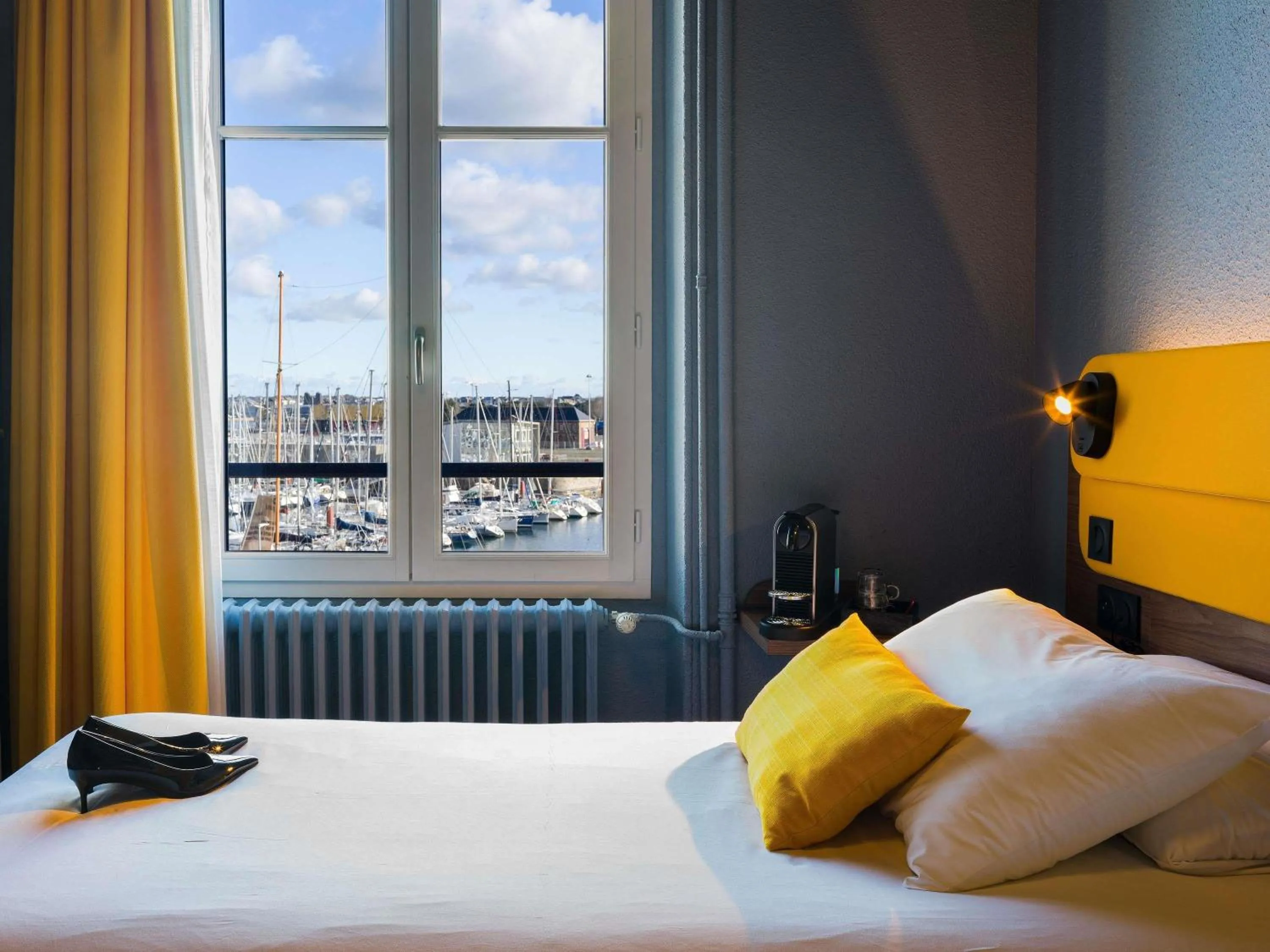 Bedroom, Bed in ibis Styles Saint Malo Centre Historique