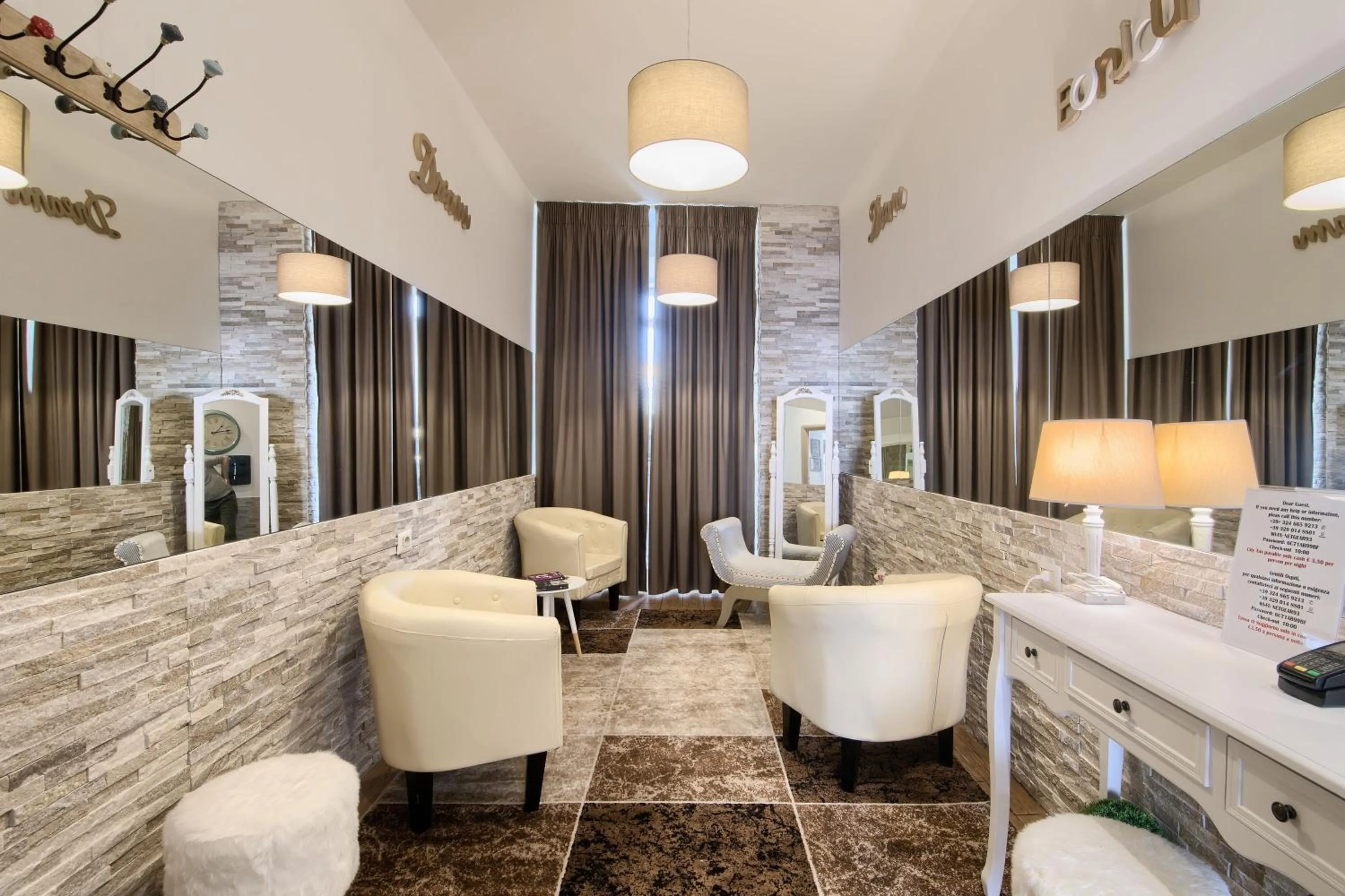 Library in Domus Pietro Inn