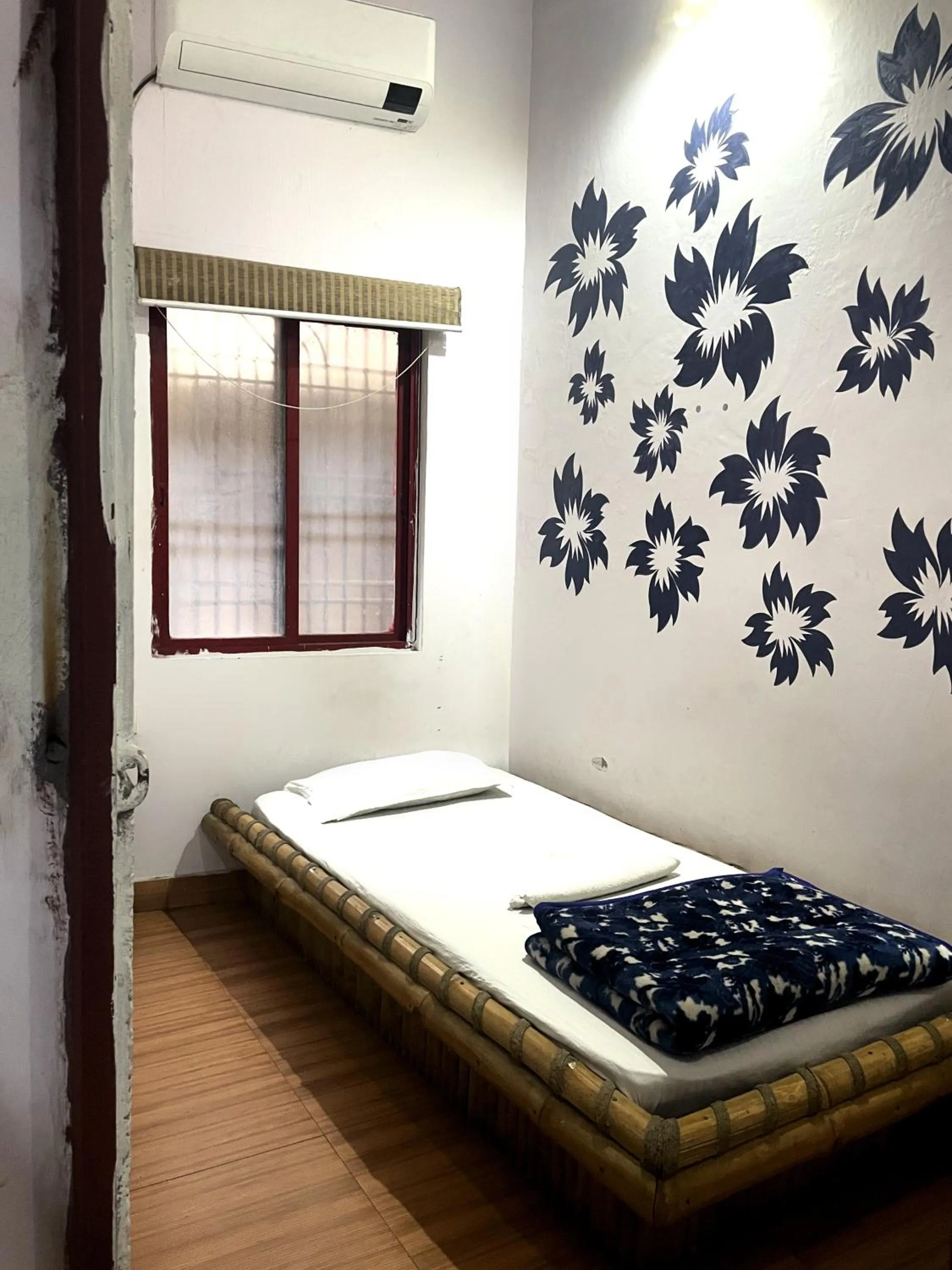 Bed in Shri Guest House