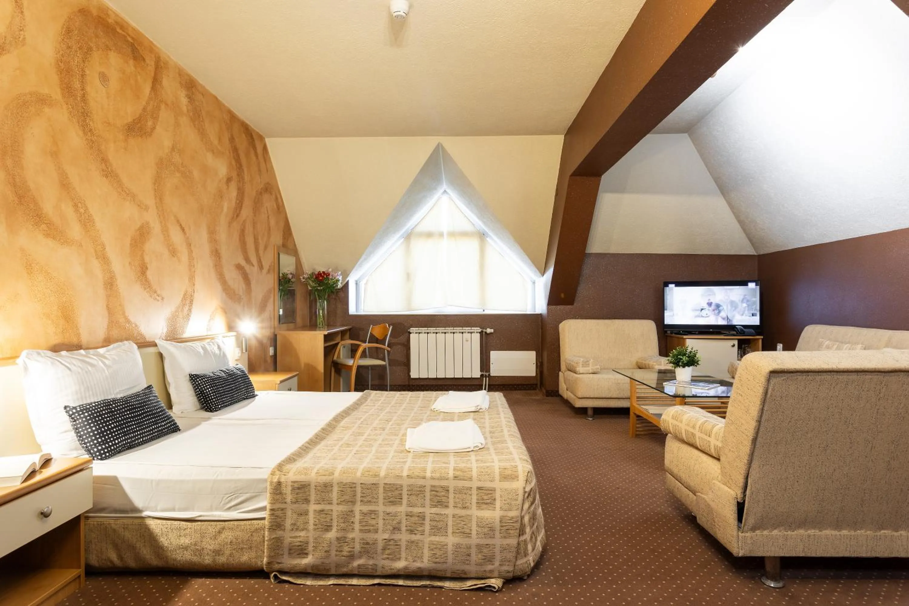 Bed in Hotel Brod - Free Parking