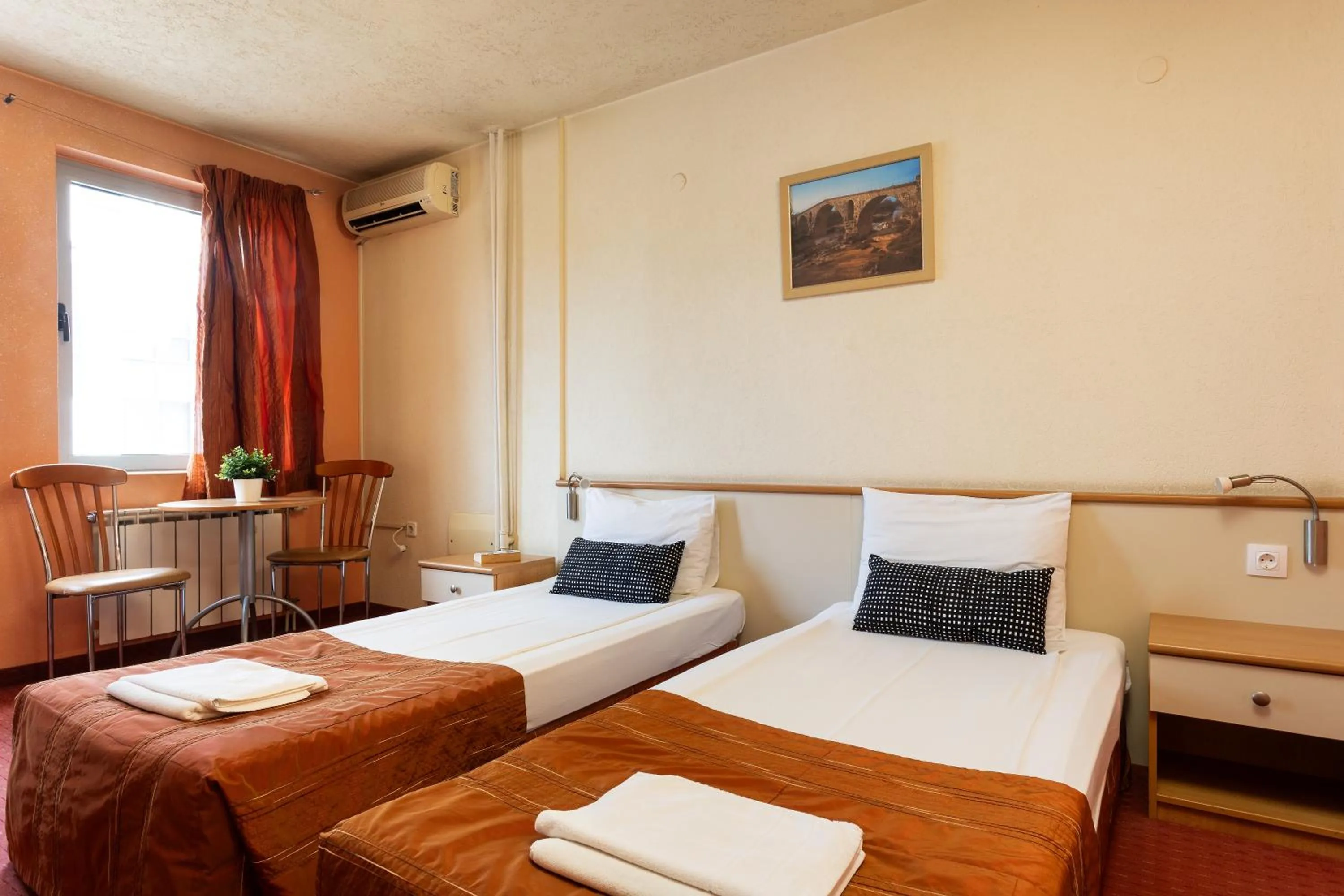 Bed in Hotel Brod - Free Parking