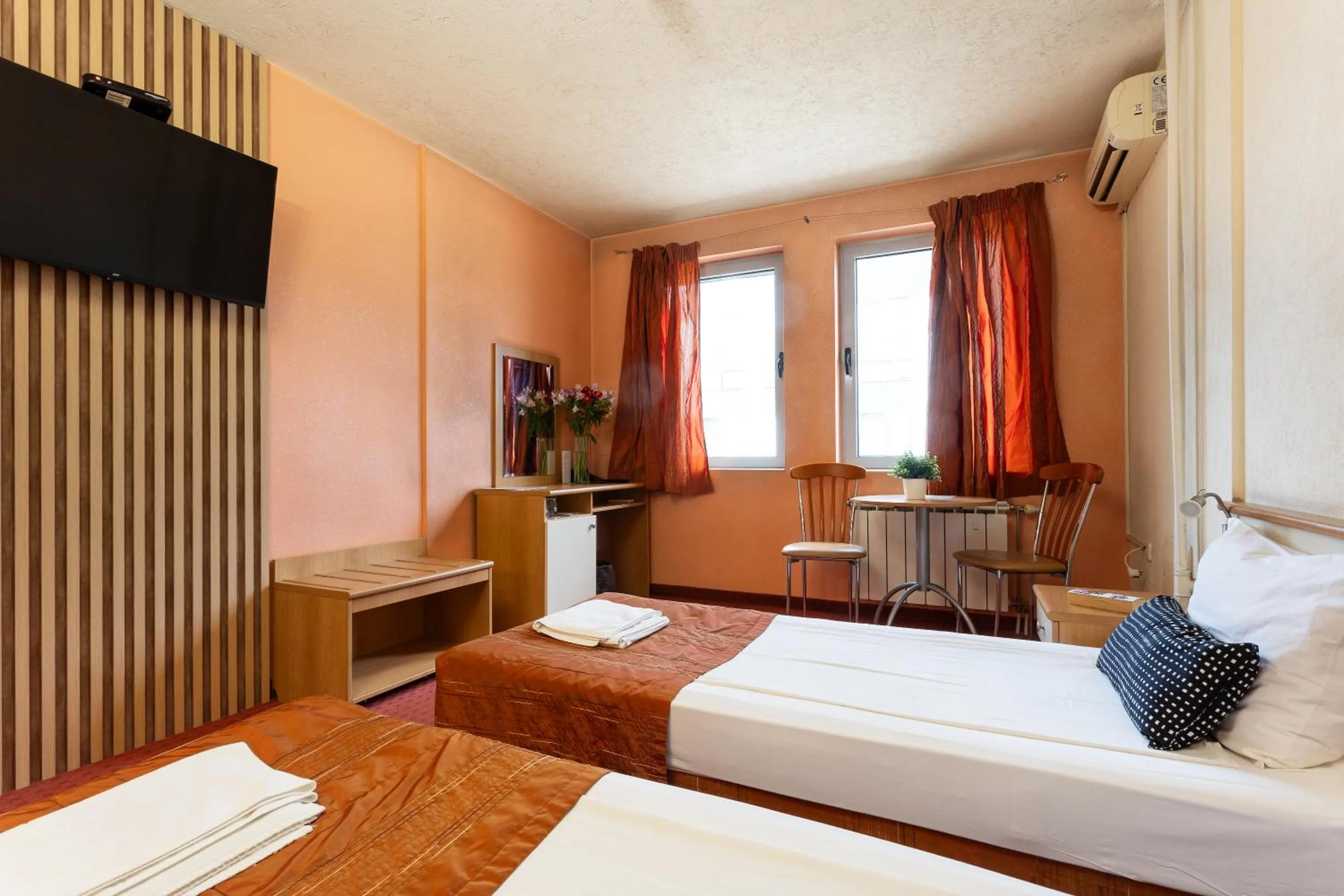 Bed in Hotel Brod - Free Parking