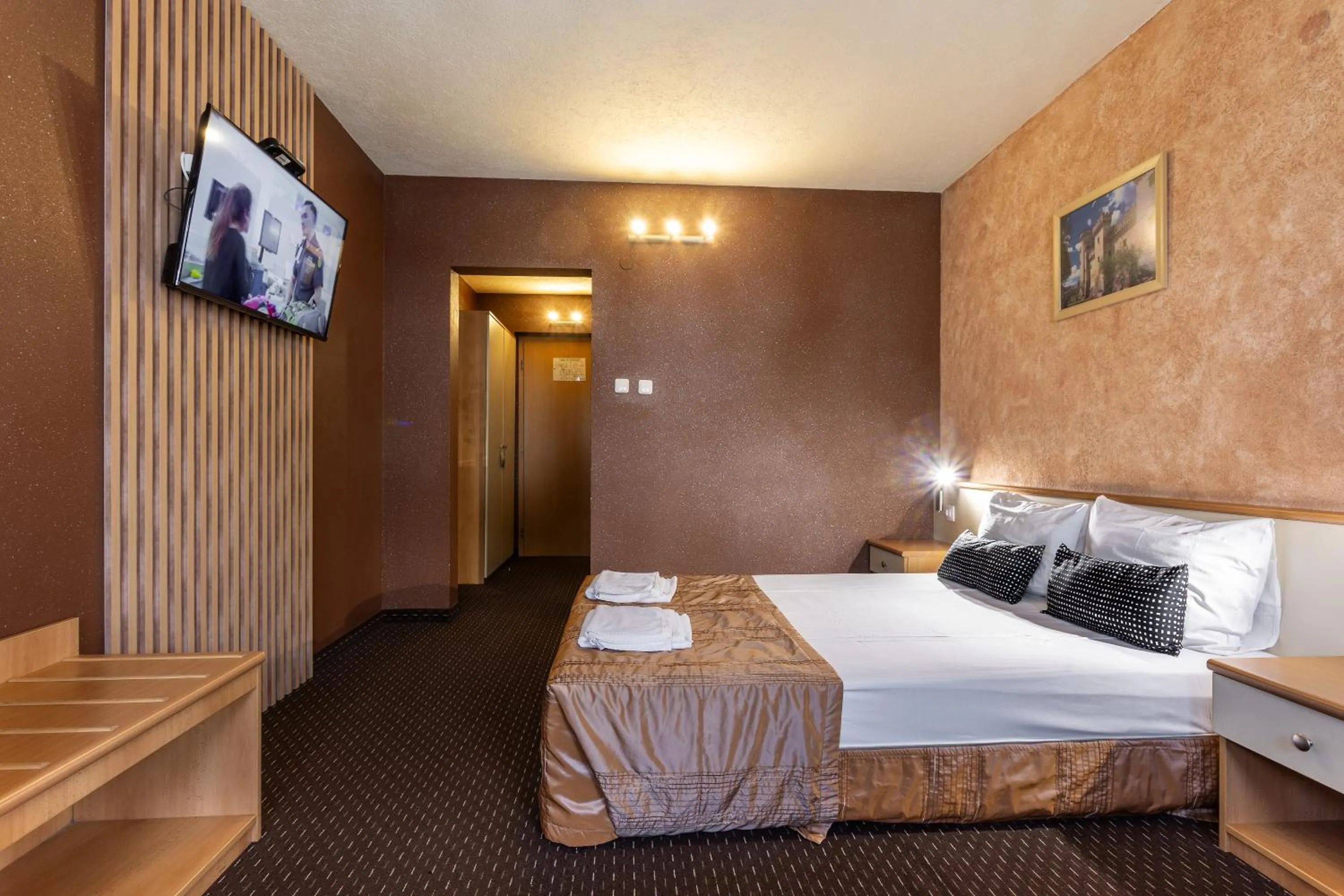 Bed in Hotel Brod - Free Parking