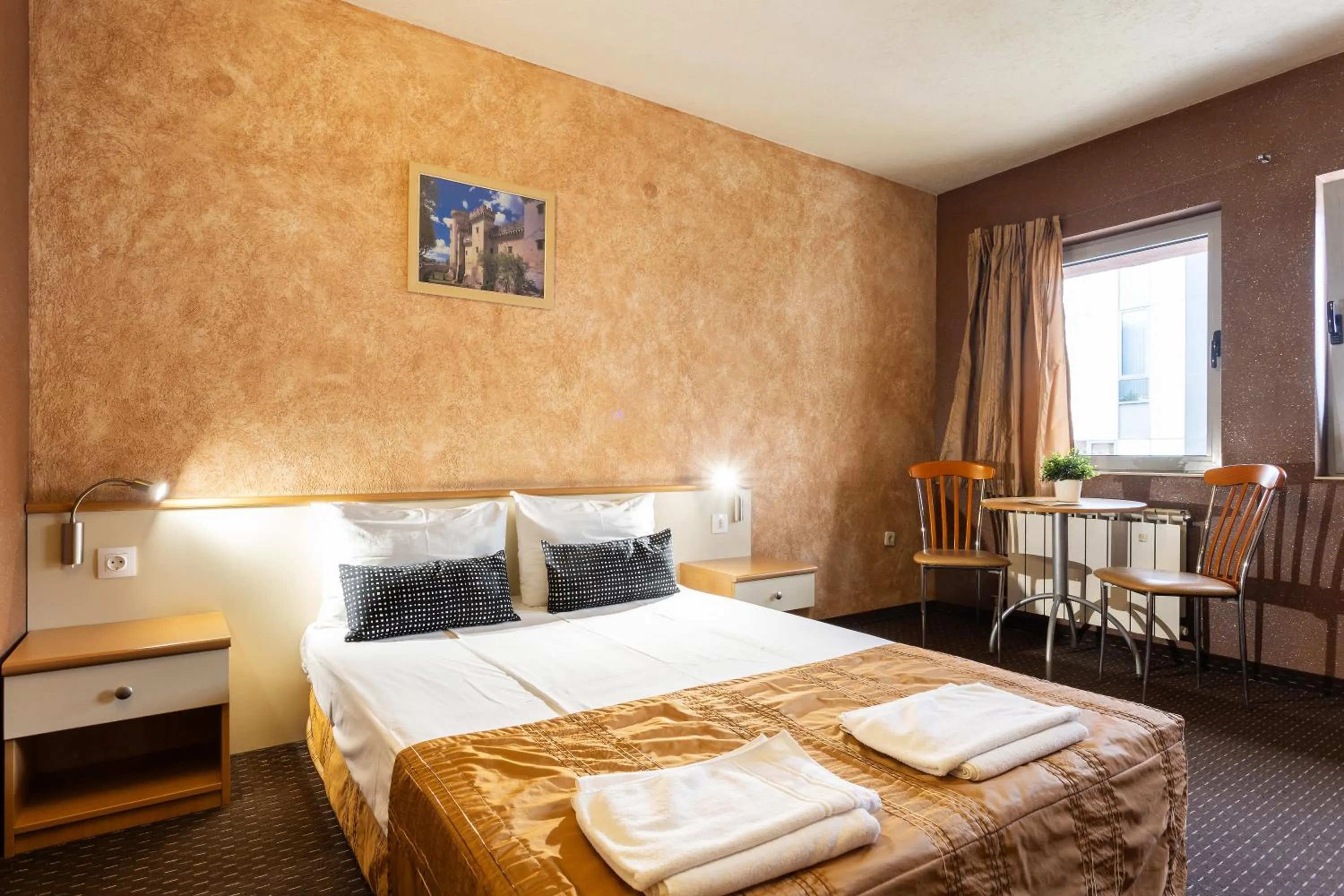 Bed in Hotel Brod - Free Parking