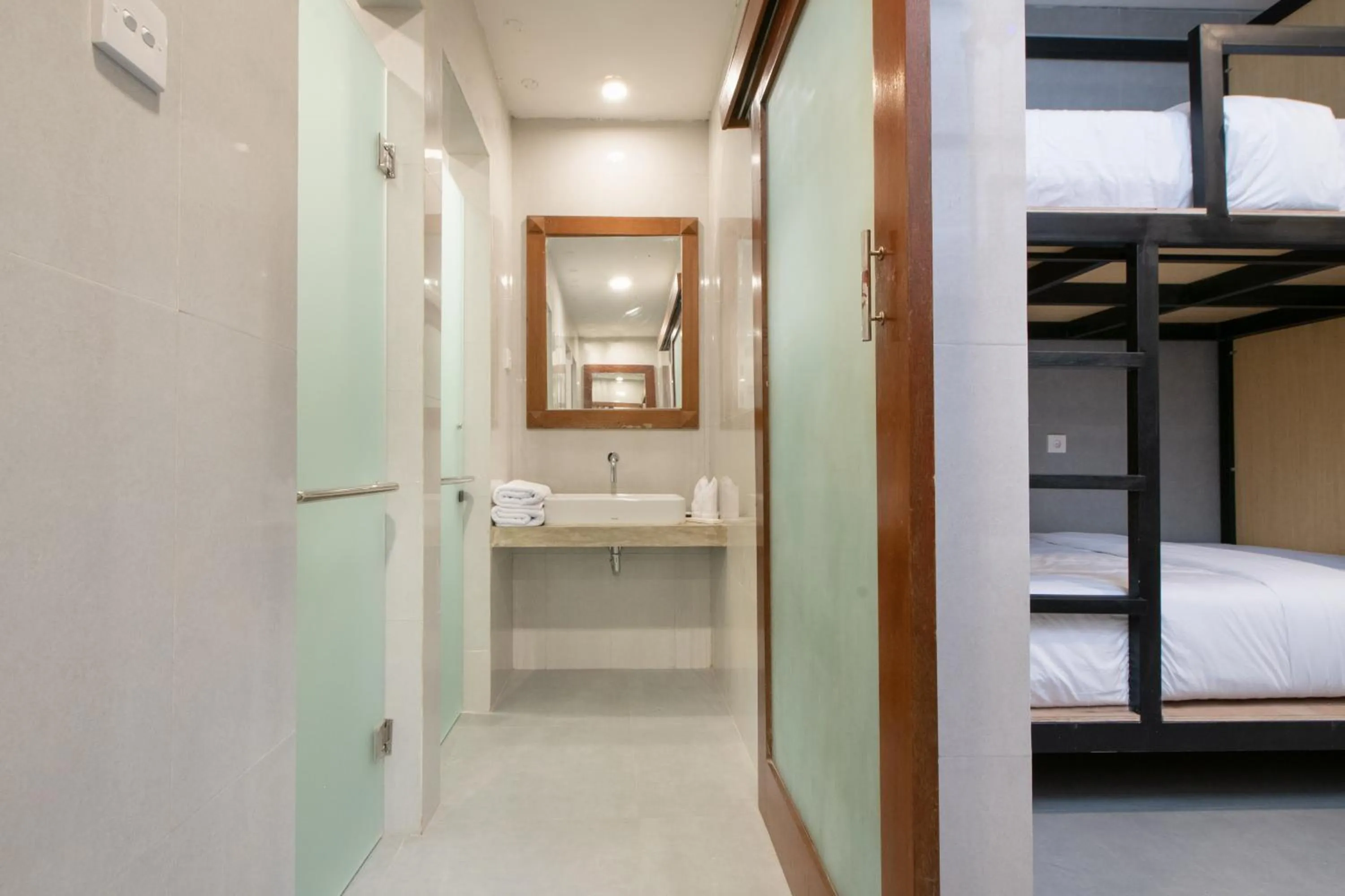 Bathroom, Bed in Villa Bunga Hotel