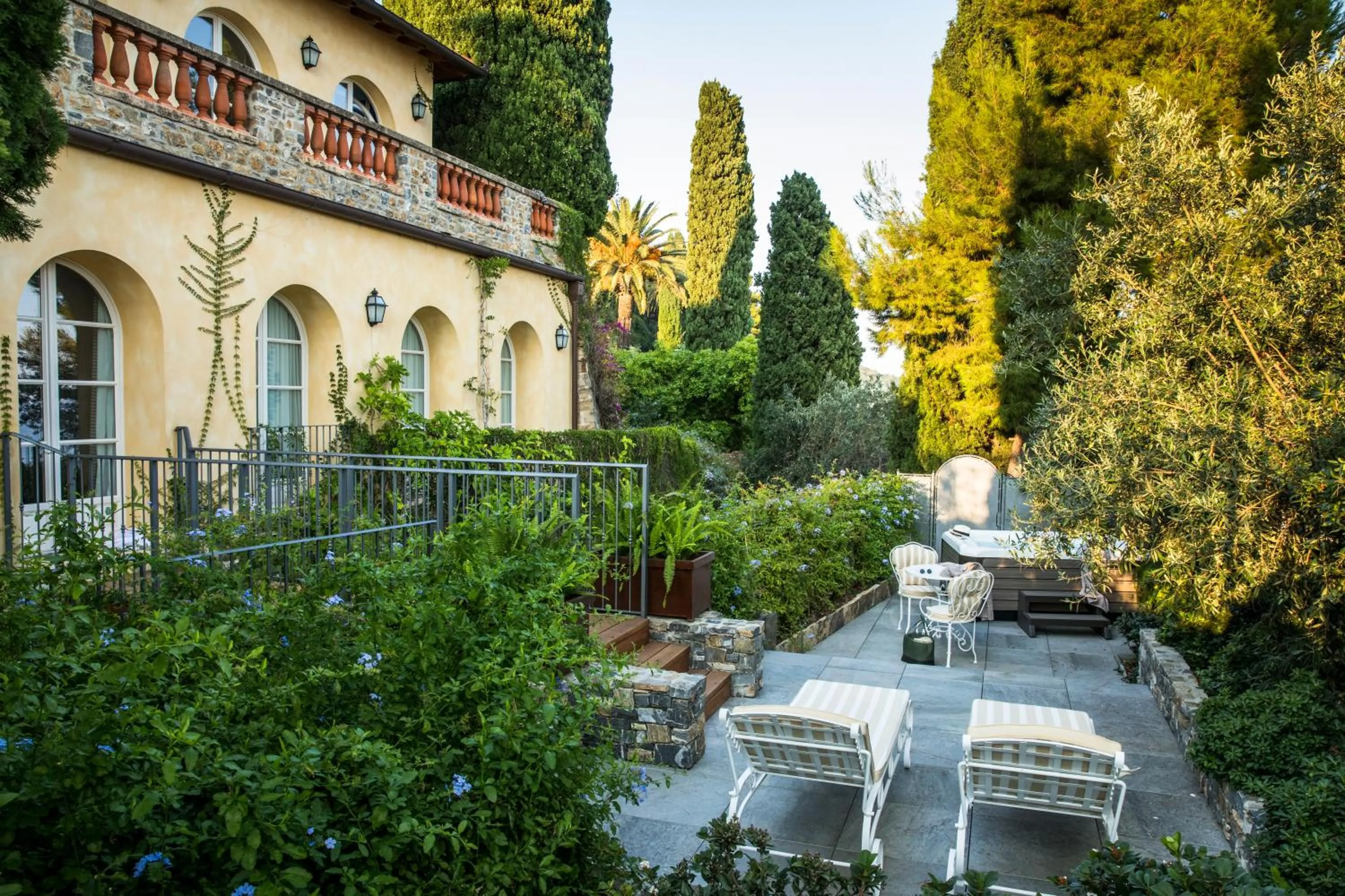 Swimming pool in Villa della Pergola Relais et Chateaux