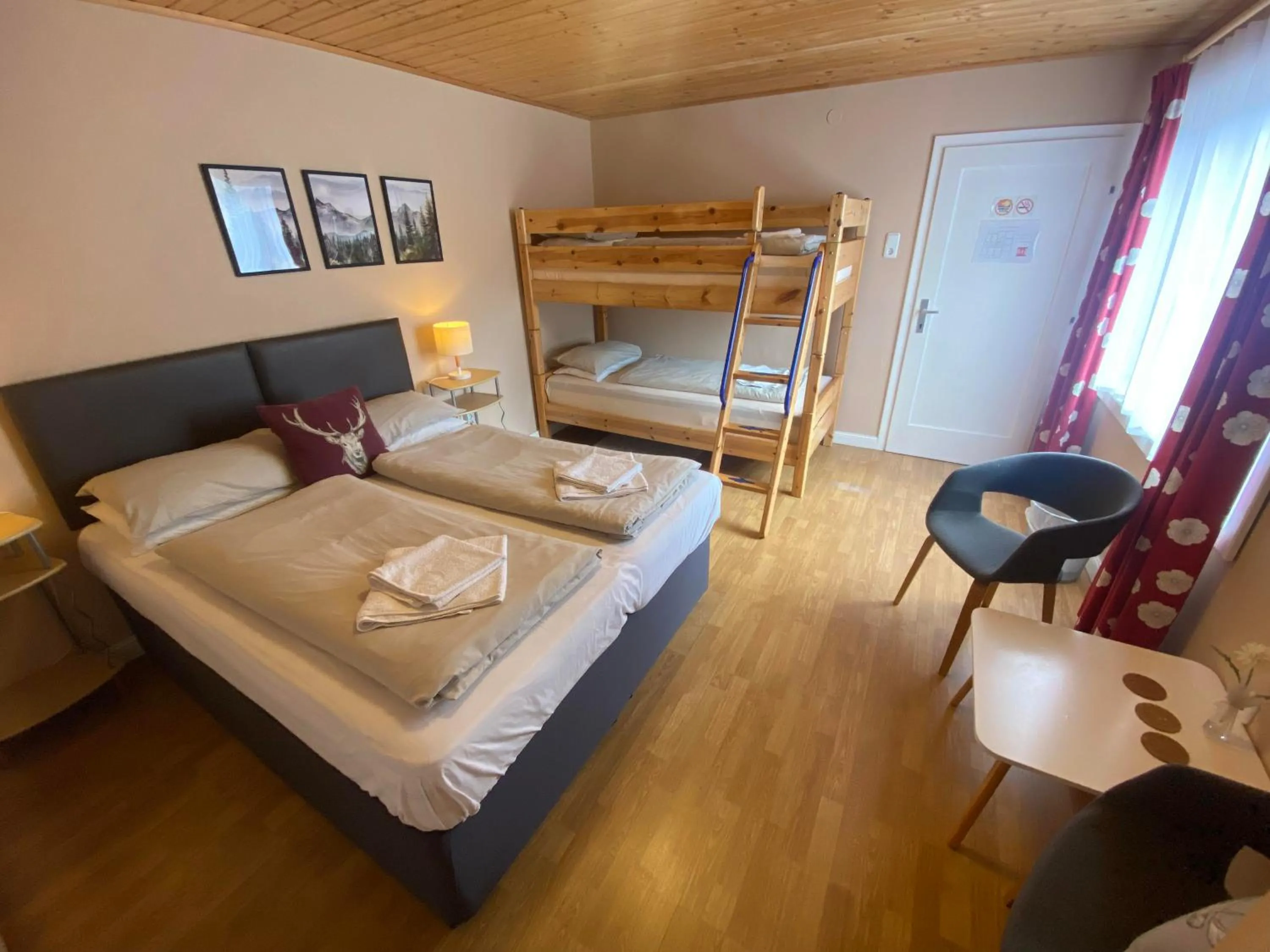 Bedroom, Bed in Pension Julia