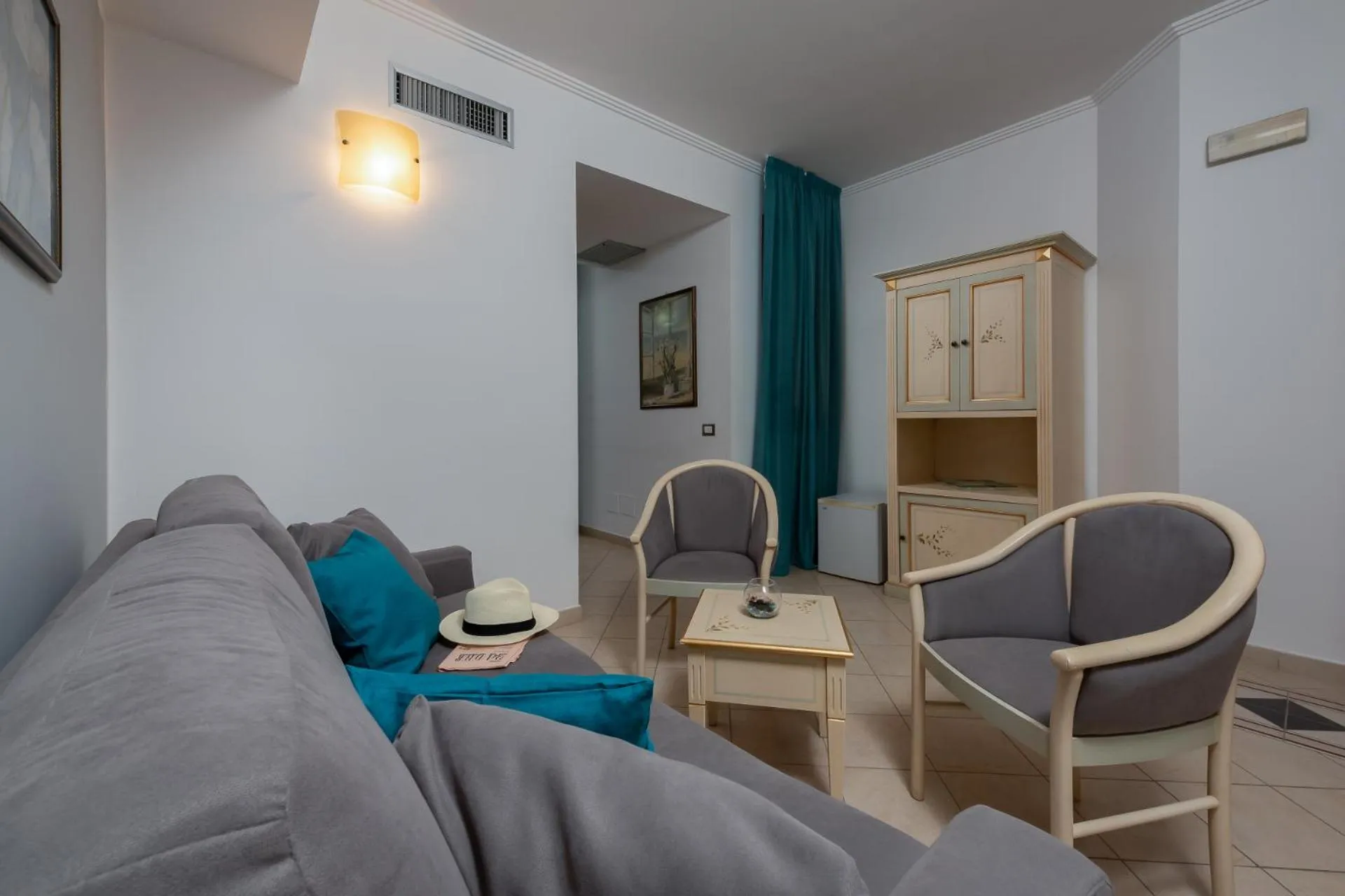 Living room in Helios Hotel