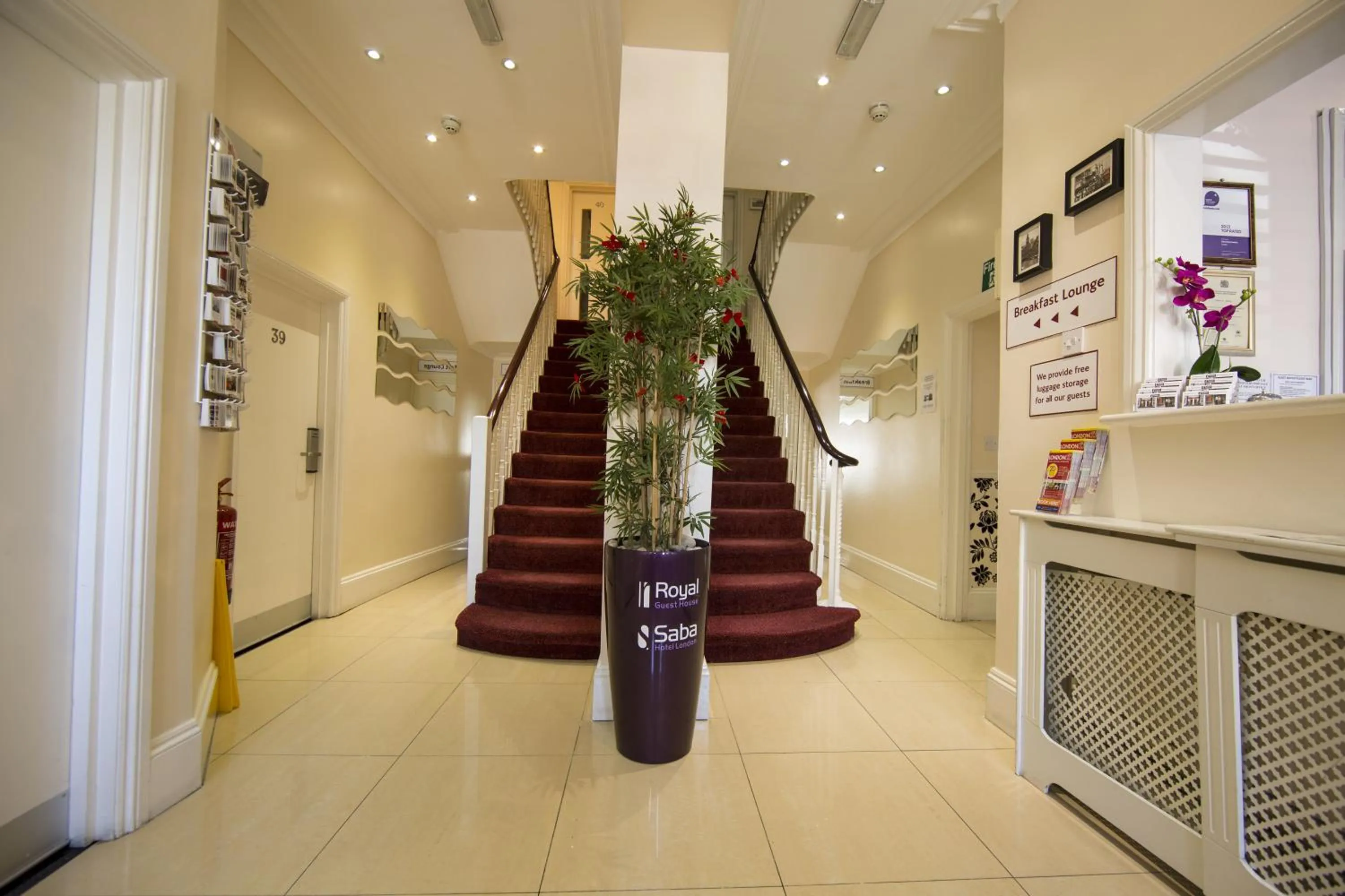Lobby or reception in Saba Hotel London