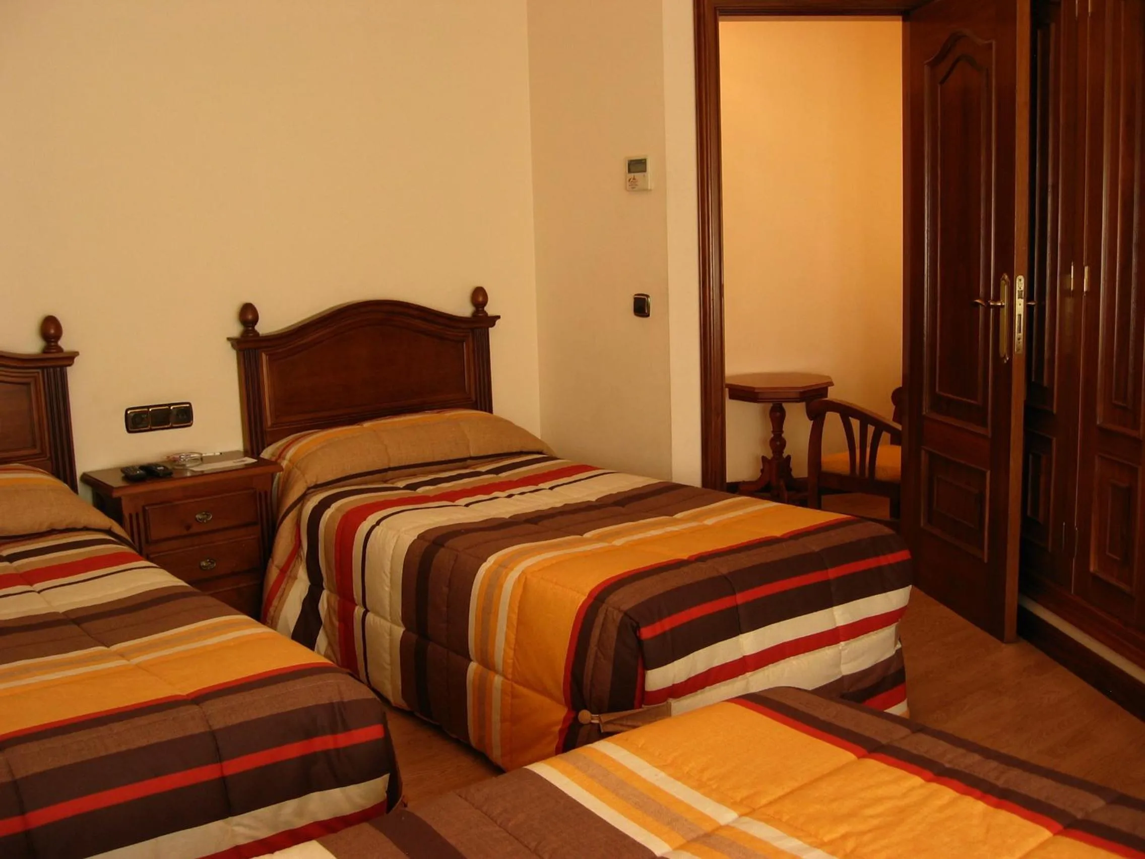 Family Room with Balcony in Hostal Granada