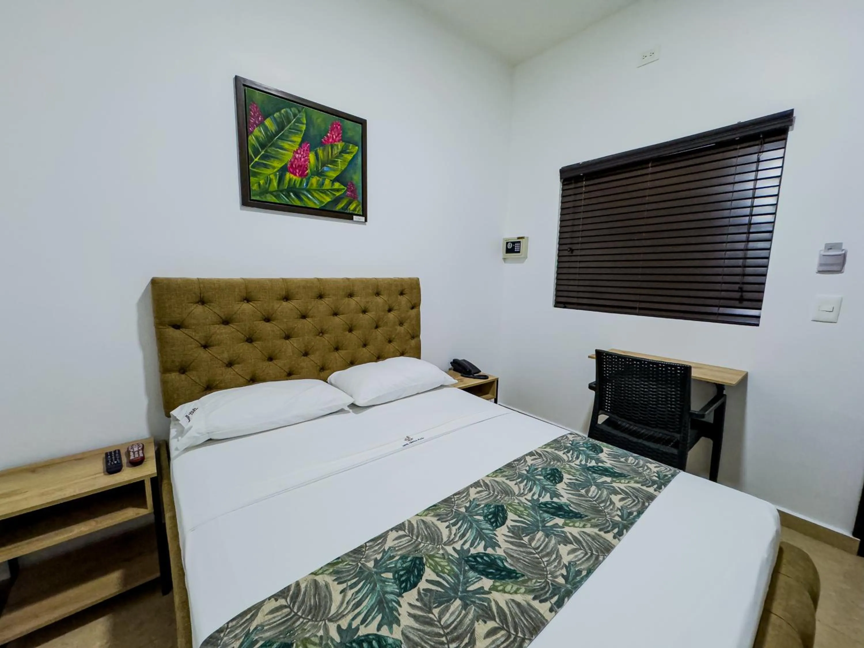 Bedroom, Bed in Hotel Central Plaza Medellin