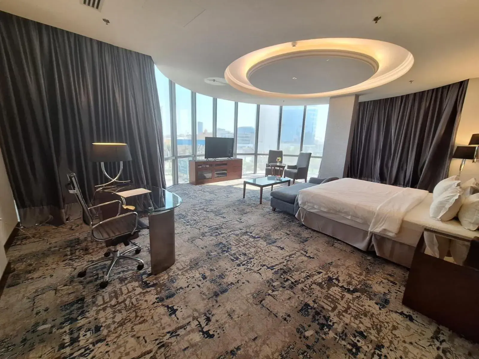 Photo of the whole room, Bed in Sunday Signature Riyadh Formerly Qaser Al Hamra by Warwick Photo of the whole room, Bed in Sunday Signature Riyadh Formerly Qaser Al Hamra by Warwick