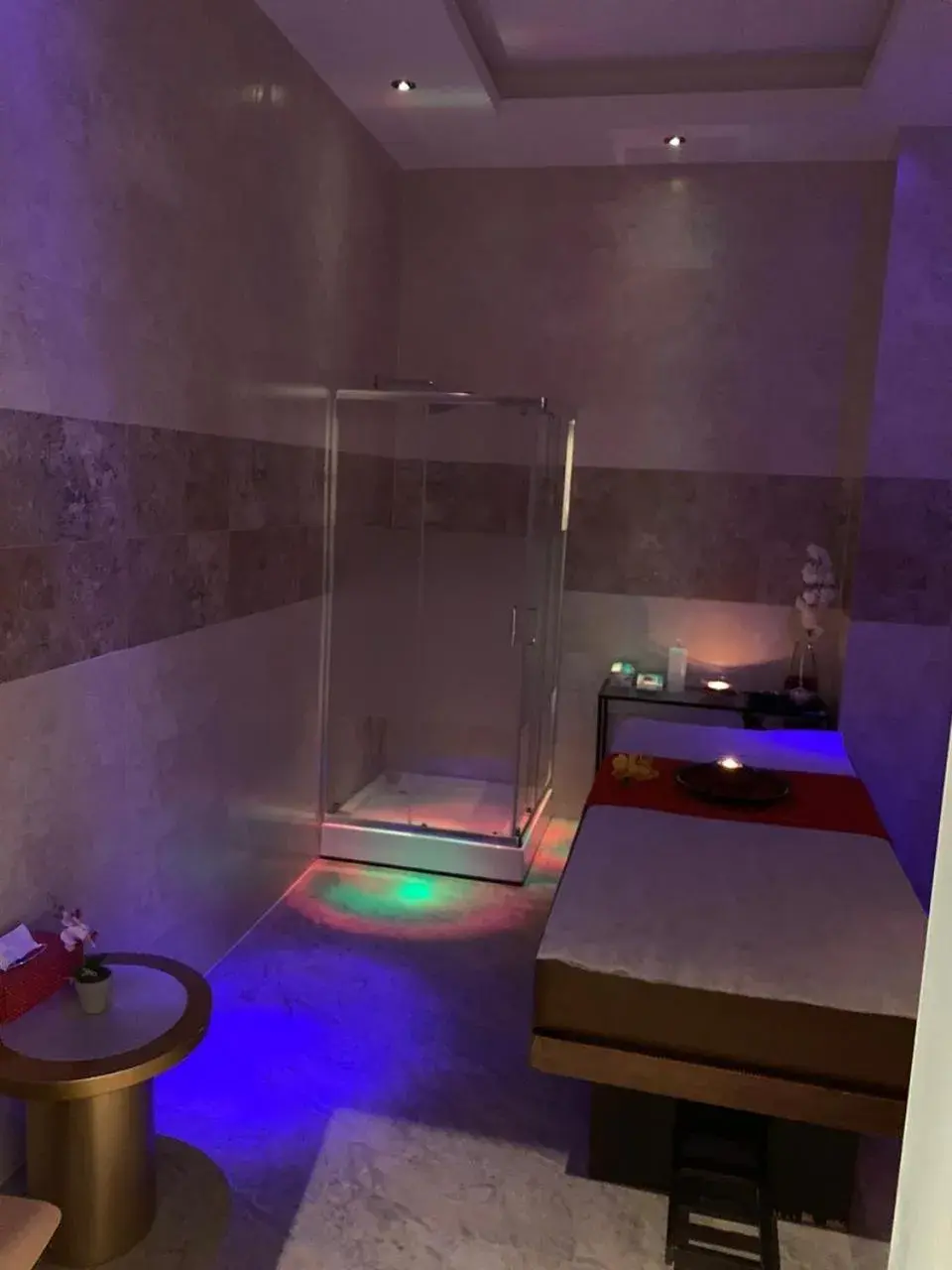 Bed in Qaser Al Hamra by Warwick Bed in Qaser Al Hamra by Warwick